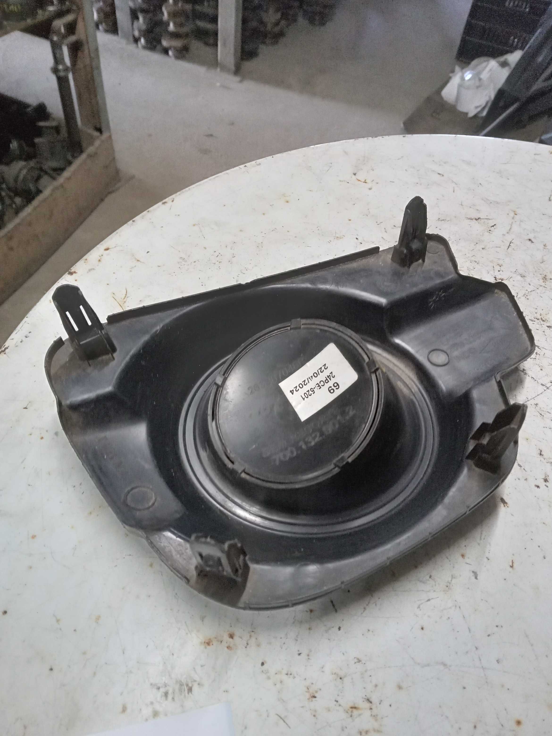 ACABAMENTO FAROL MILHA LADO ESQUERDO RENAULT KWID