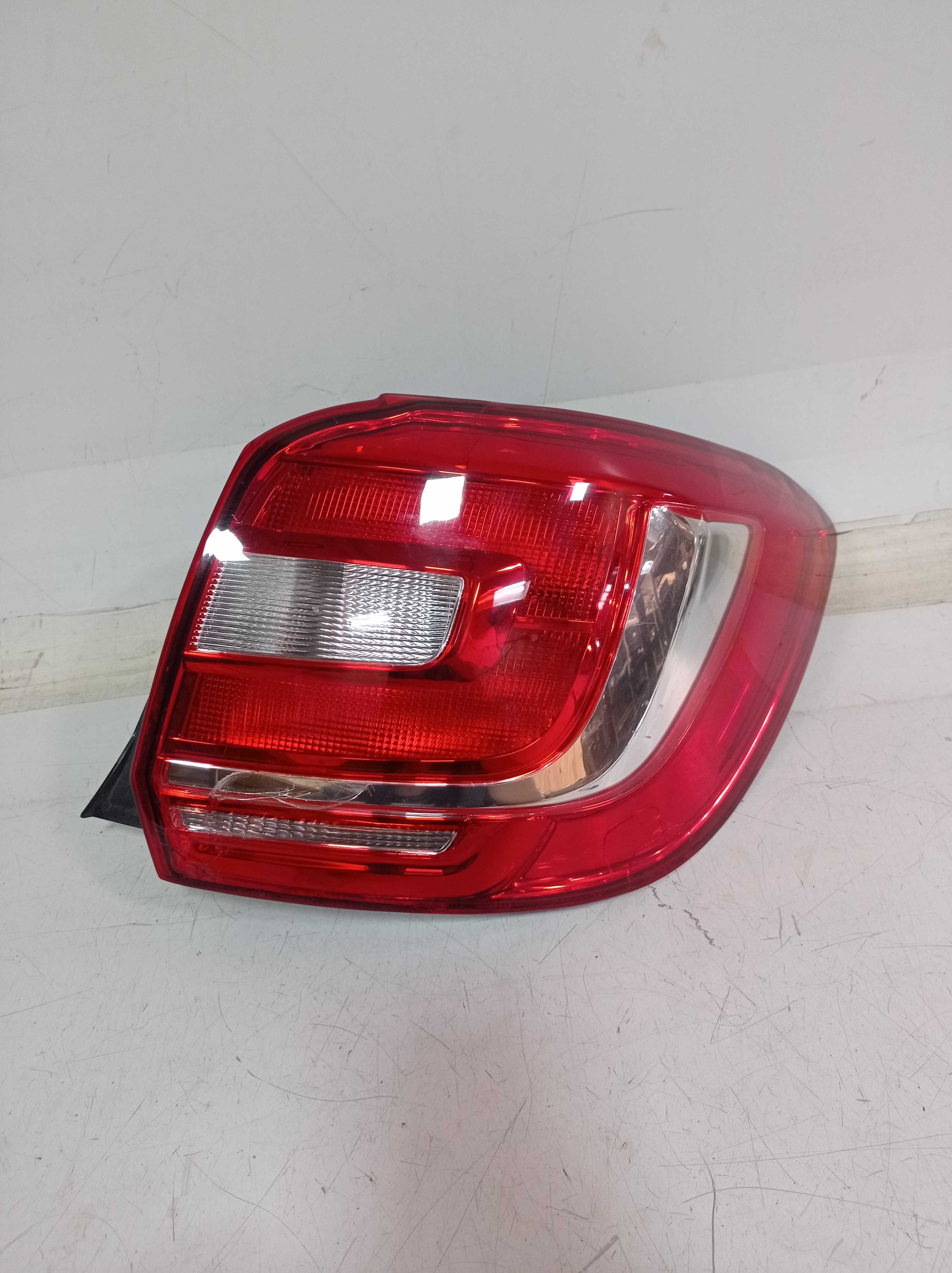 LANTERNA TRASEIRA DIREITA RENAULT SANDERO 2015 RECUPERADA 1