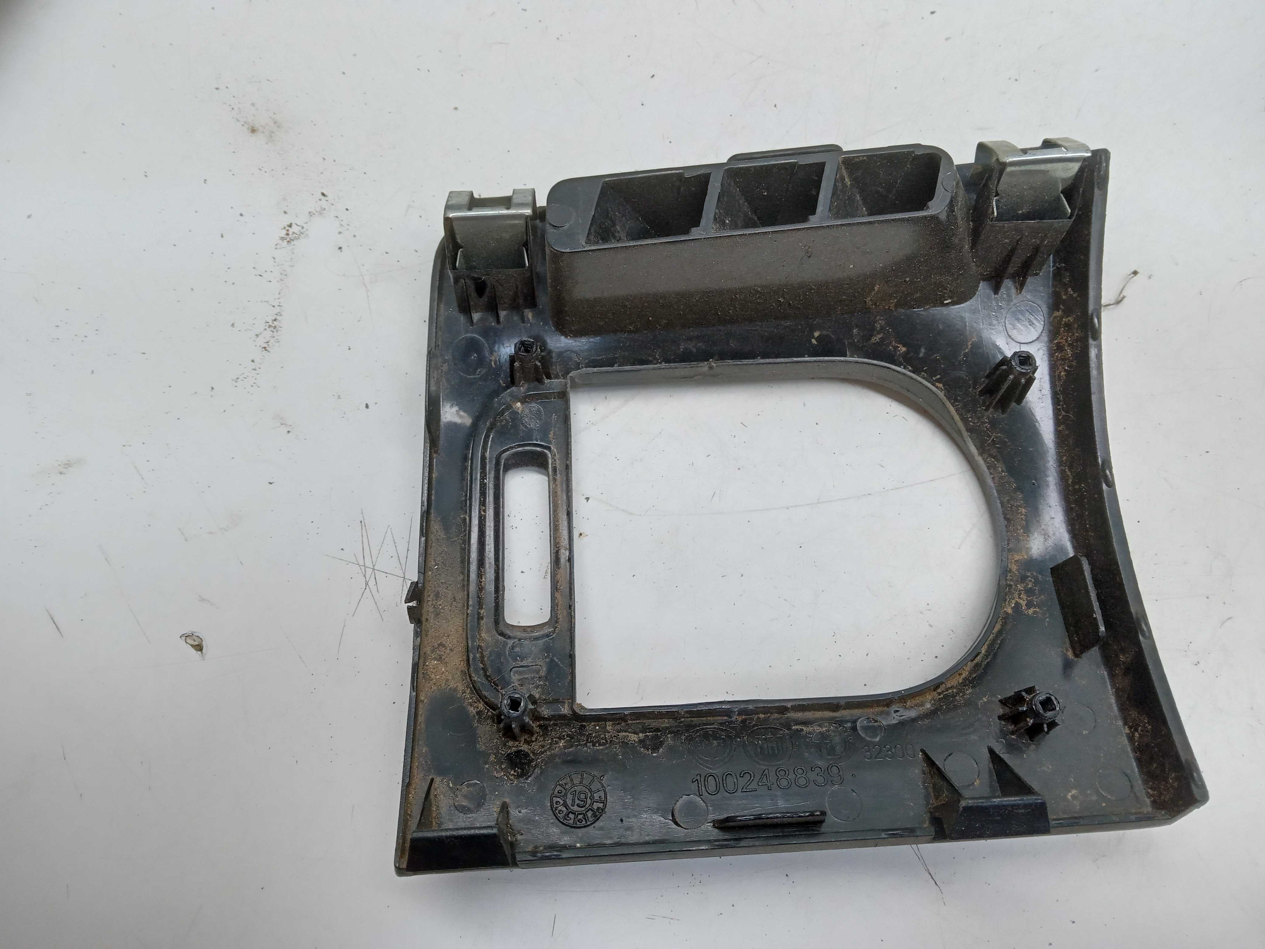 MOLDURA DIFUSOR AR LATERAL LE FIAT PALIO WEEKEND 2