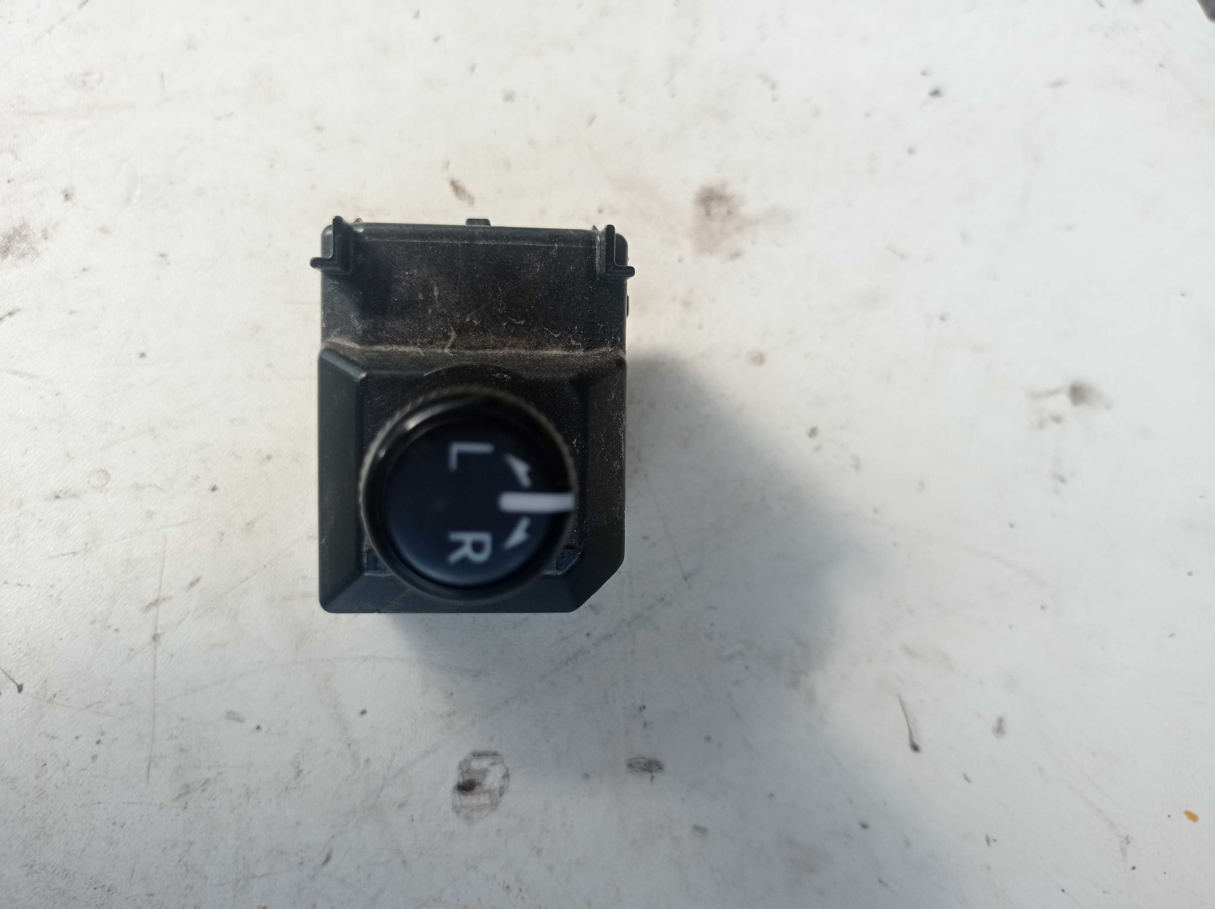 Botao comando retrovisor eletrico Yaris 2018 1