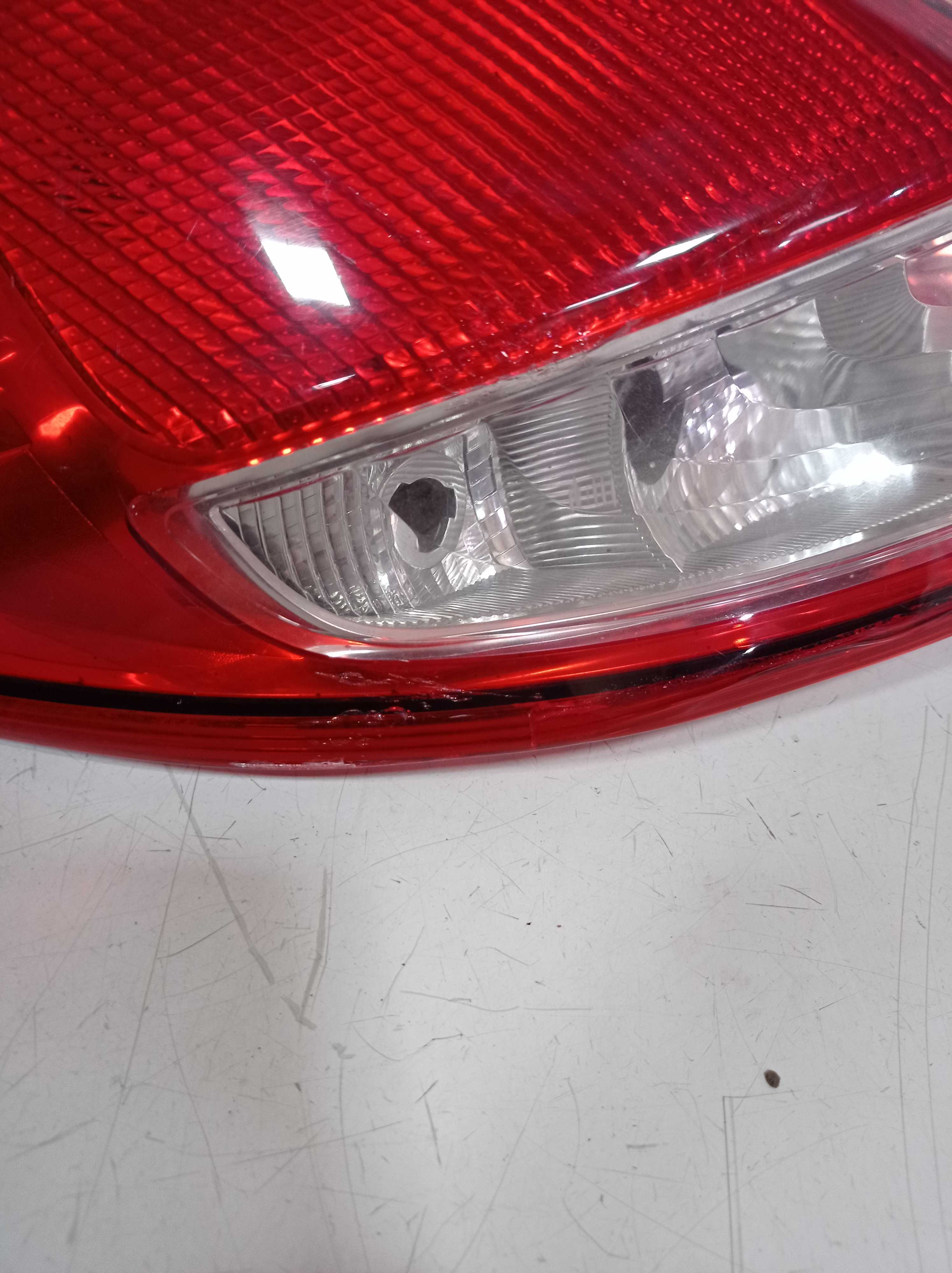D3BB13405A LANTERNA T ESQUERDA FORD NEW FIESTA HATCH 13 RECU 2