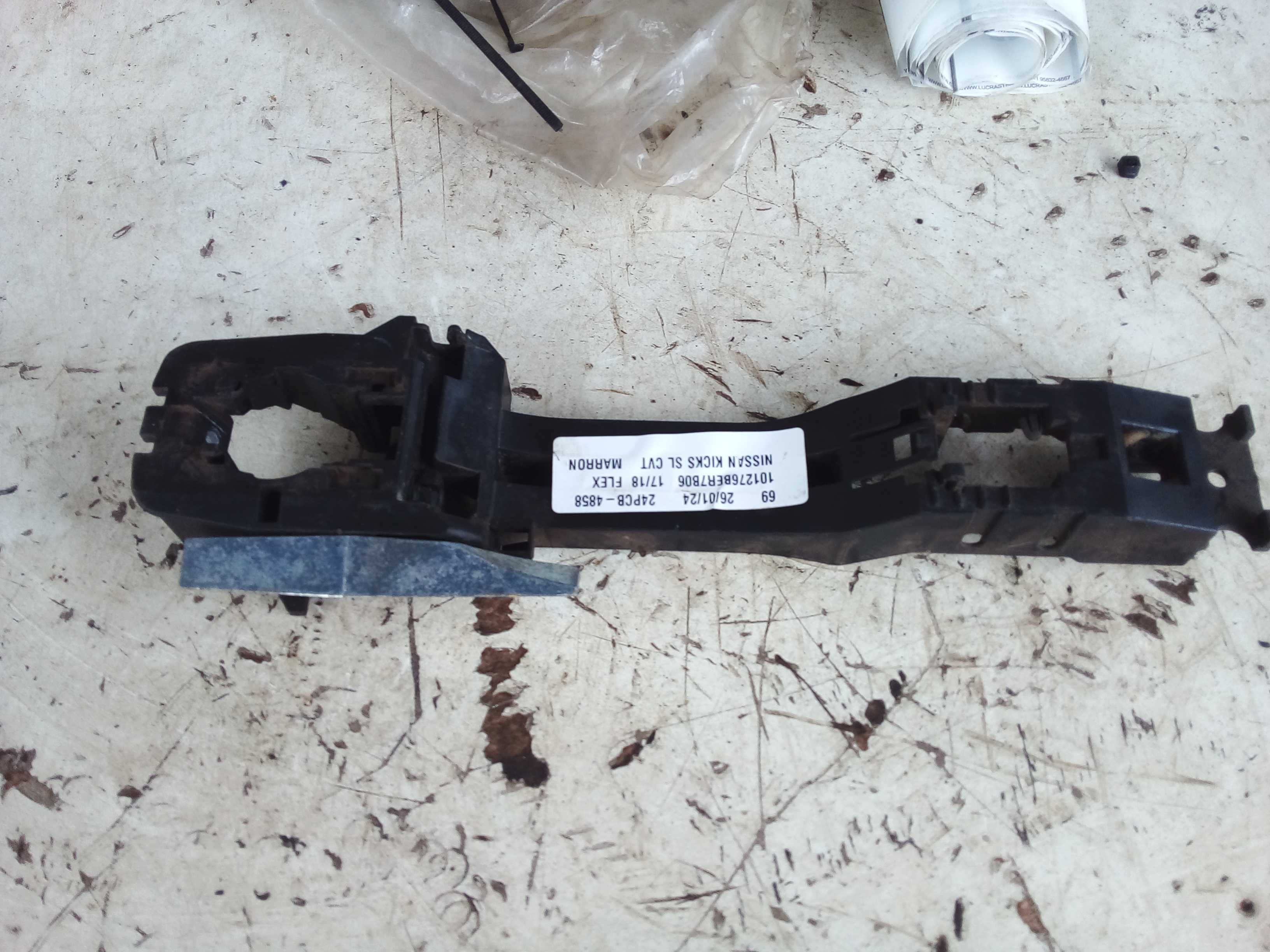 SUPORTE BASE TRASEIRA DIREITA KICKS 2018