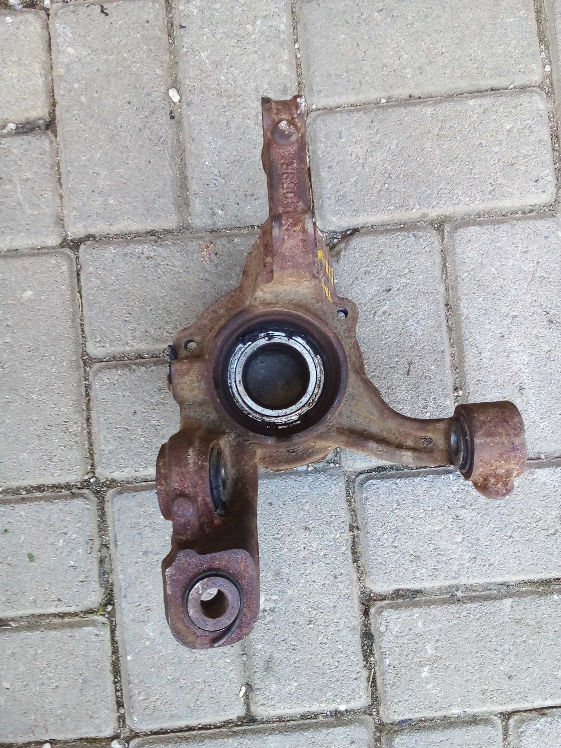 CUBO MONTANTE TRASEIRO DIREITO RENAULT OROCH 2020 1