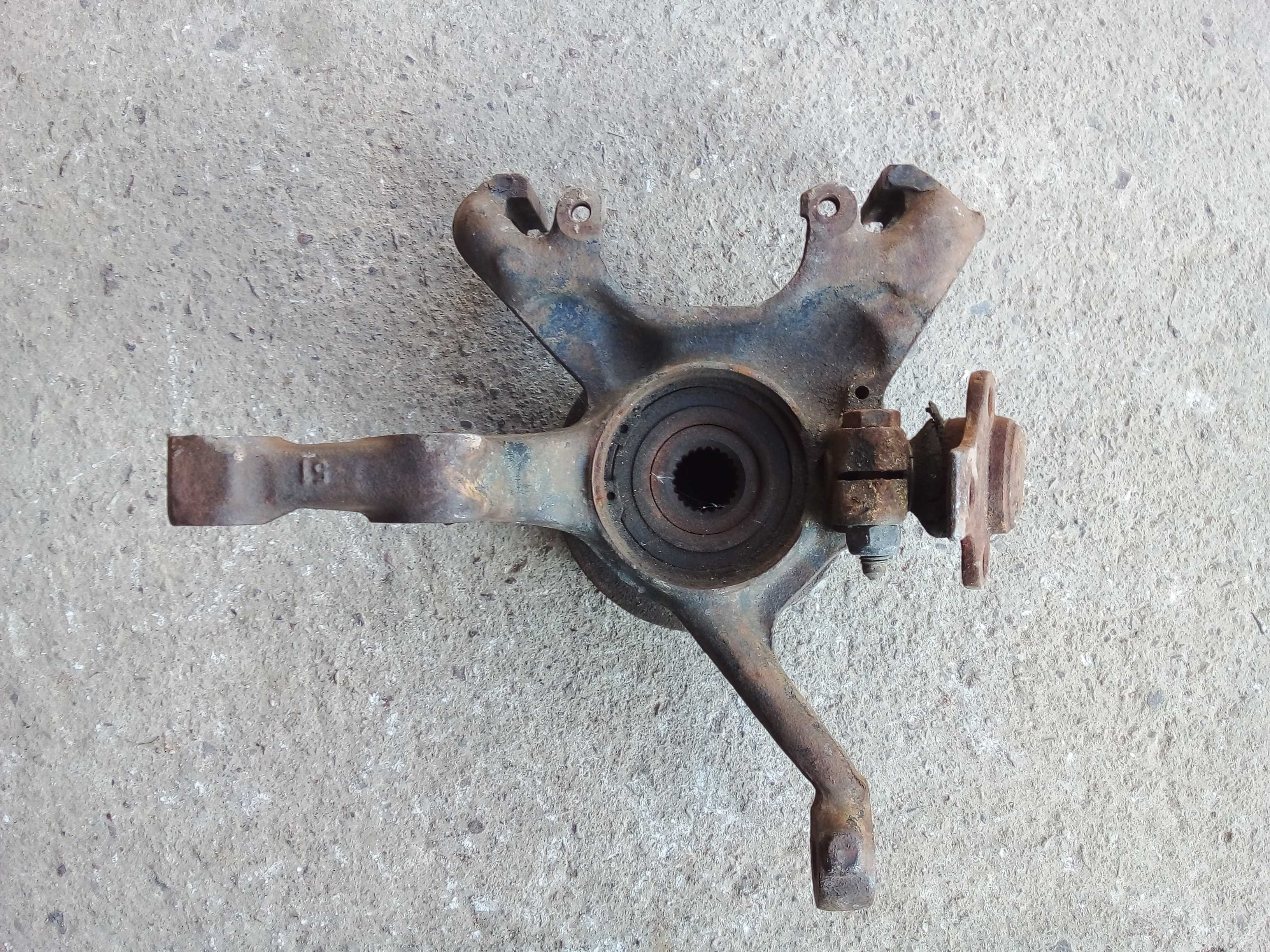 CUBO MONTANTE DIANTEIRO ESQUERDO VOLKSWAGEN GOLF 1995
