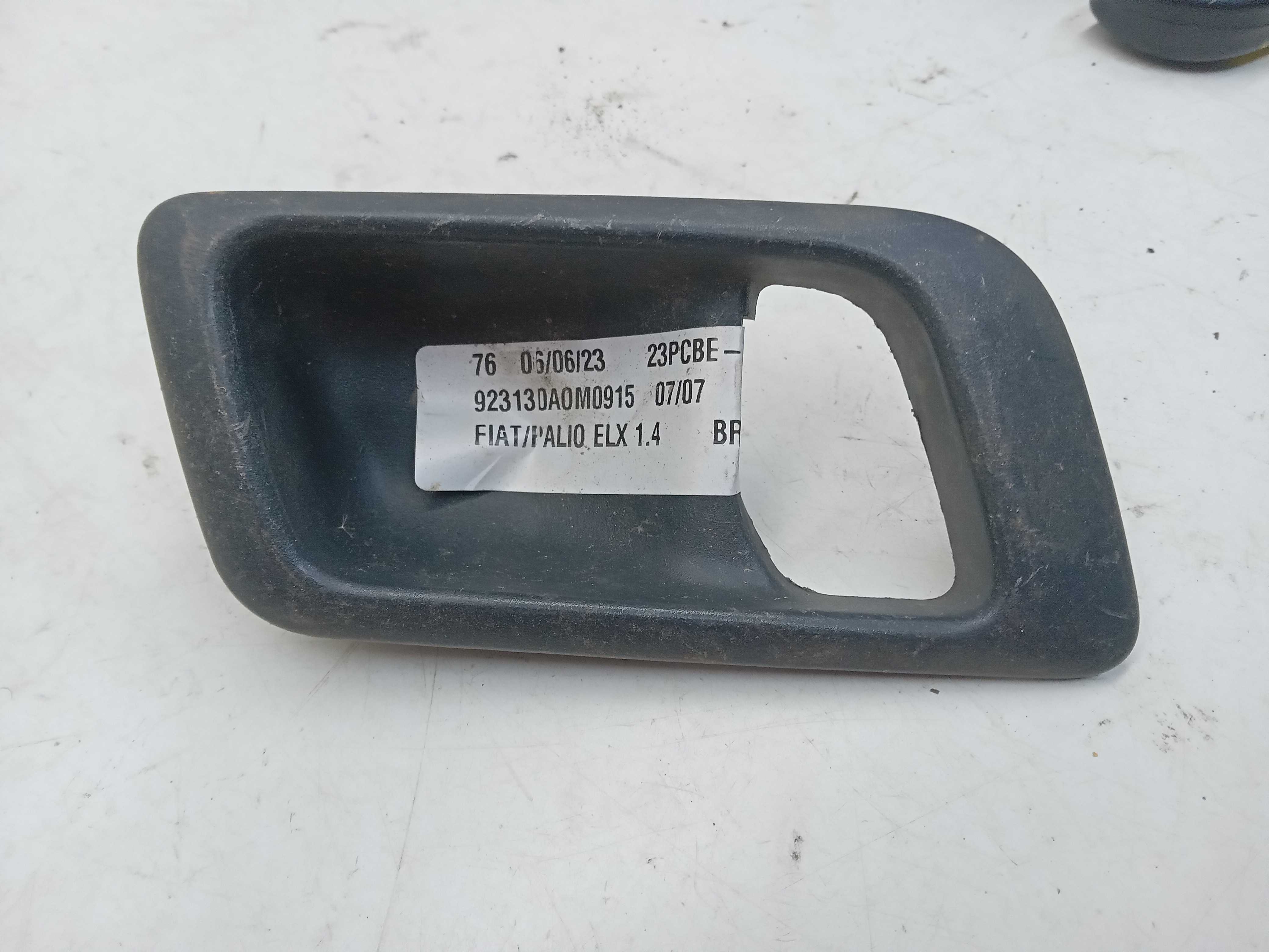 MOLDURA ACABAMENTO MAÇANETA INTERNA DIANT LD FIAT PALIO 2007