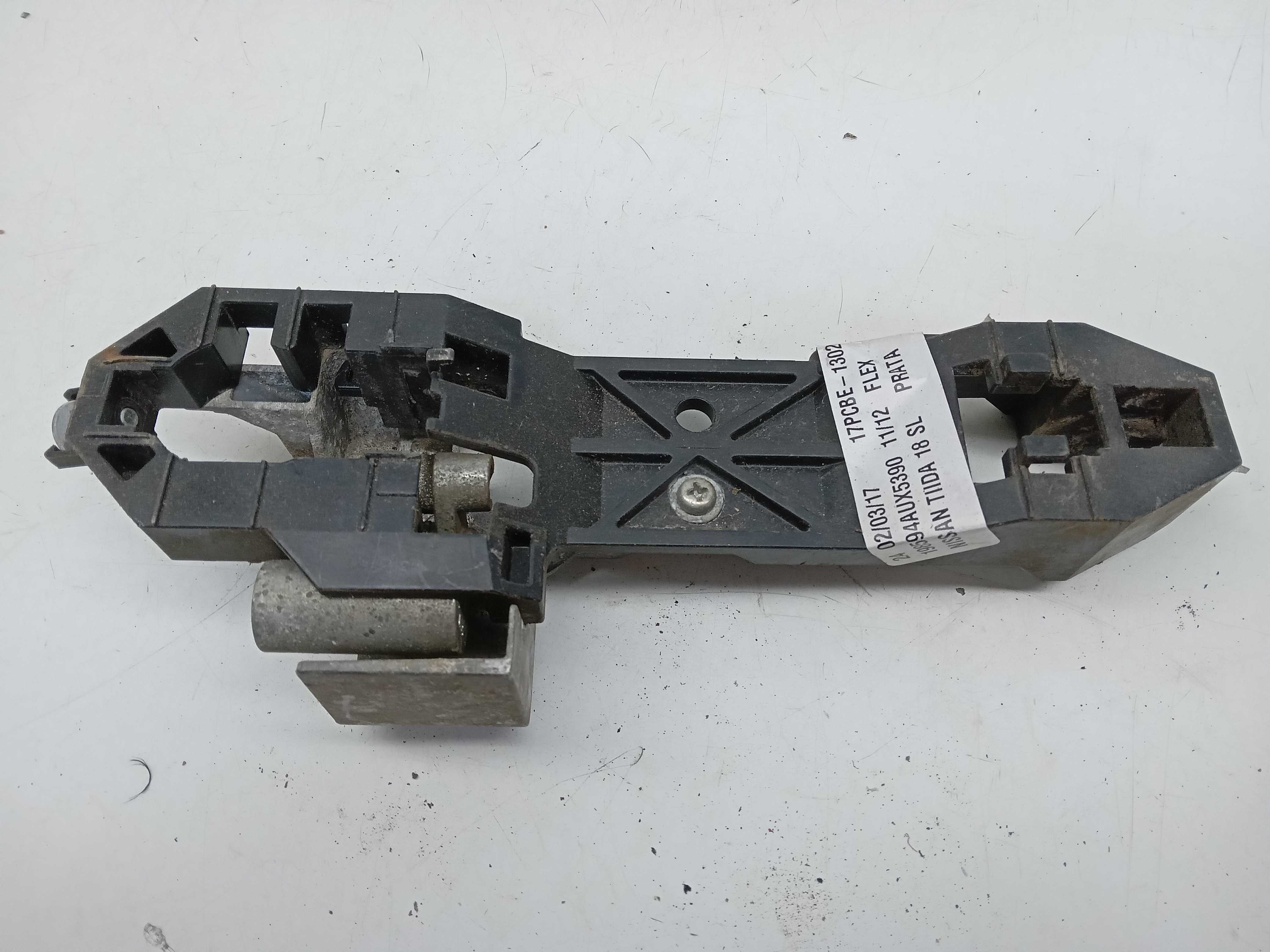 SUPORTE MAÇANETA EXTERNA PORTA TRASEIRA LE NISSAN TIIDA 2012
