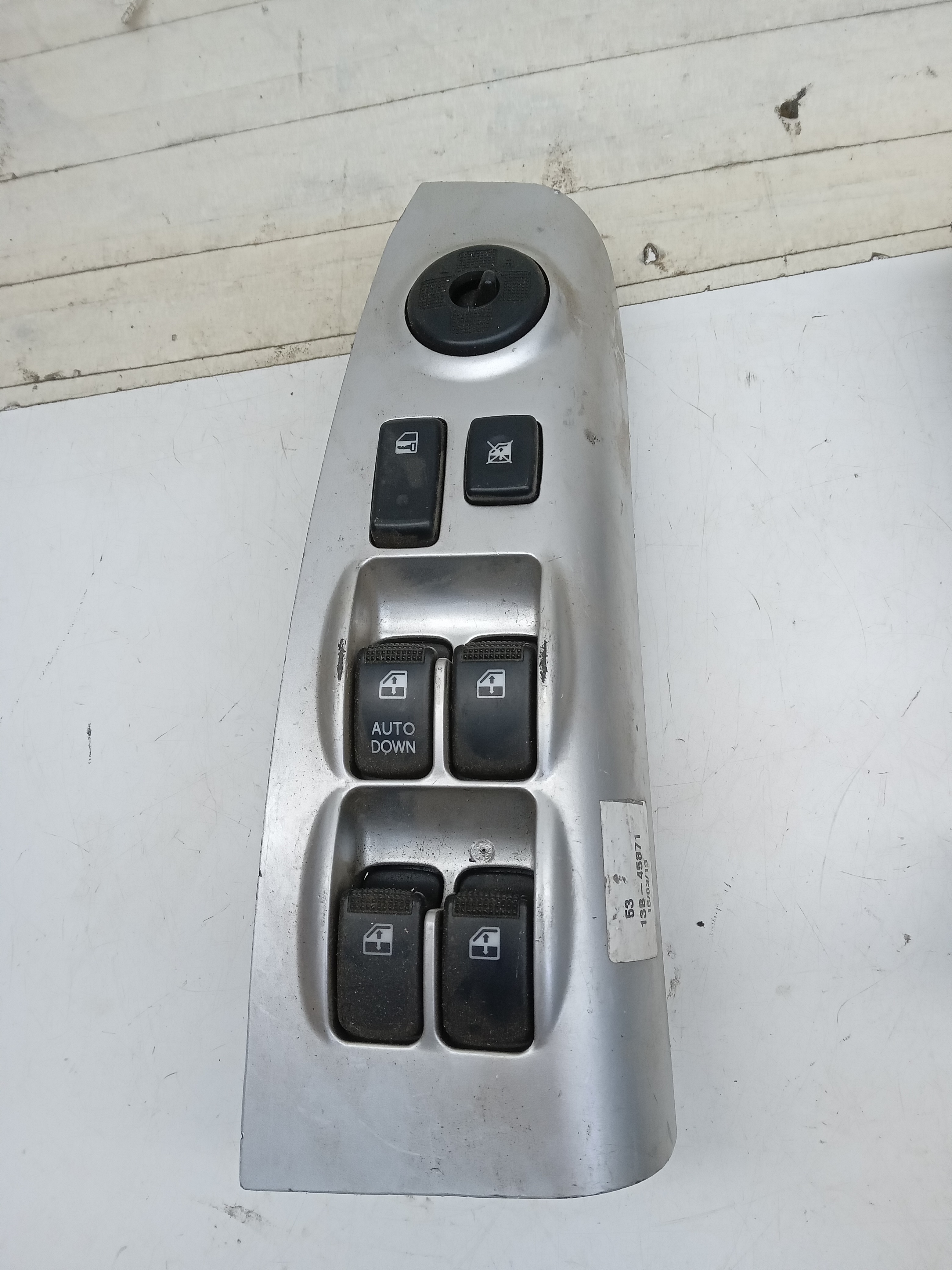 MOLDURA COMANDO BOTAO VIDRO DIANT LE KIA SPORTAGE 2005 1