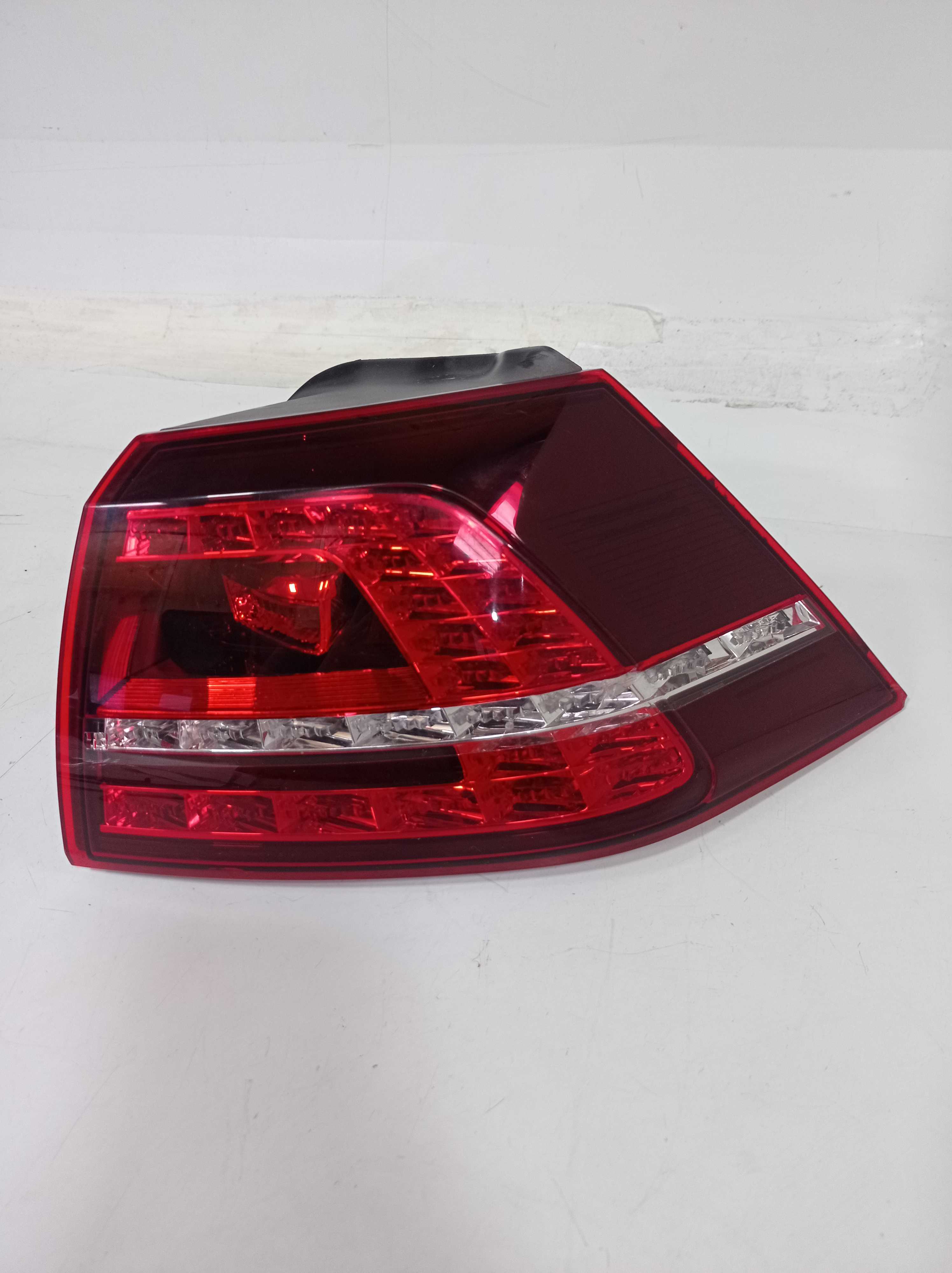 LANTERNA TRASEIRA DIREITA VW GOLF 2014 COM LED P RECUPERAR 1