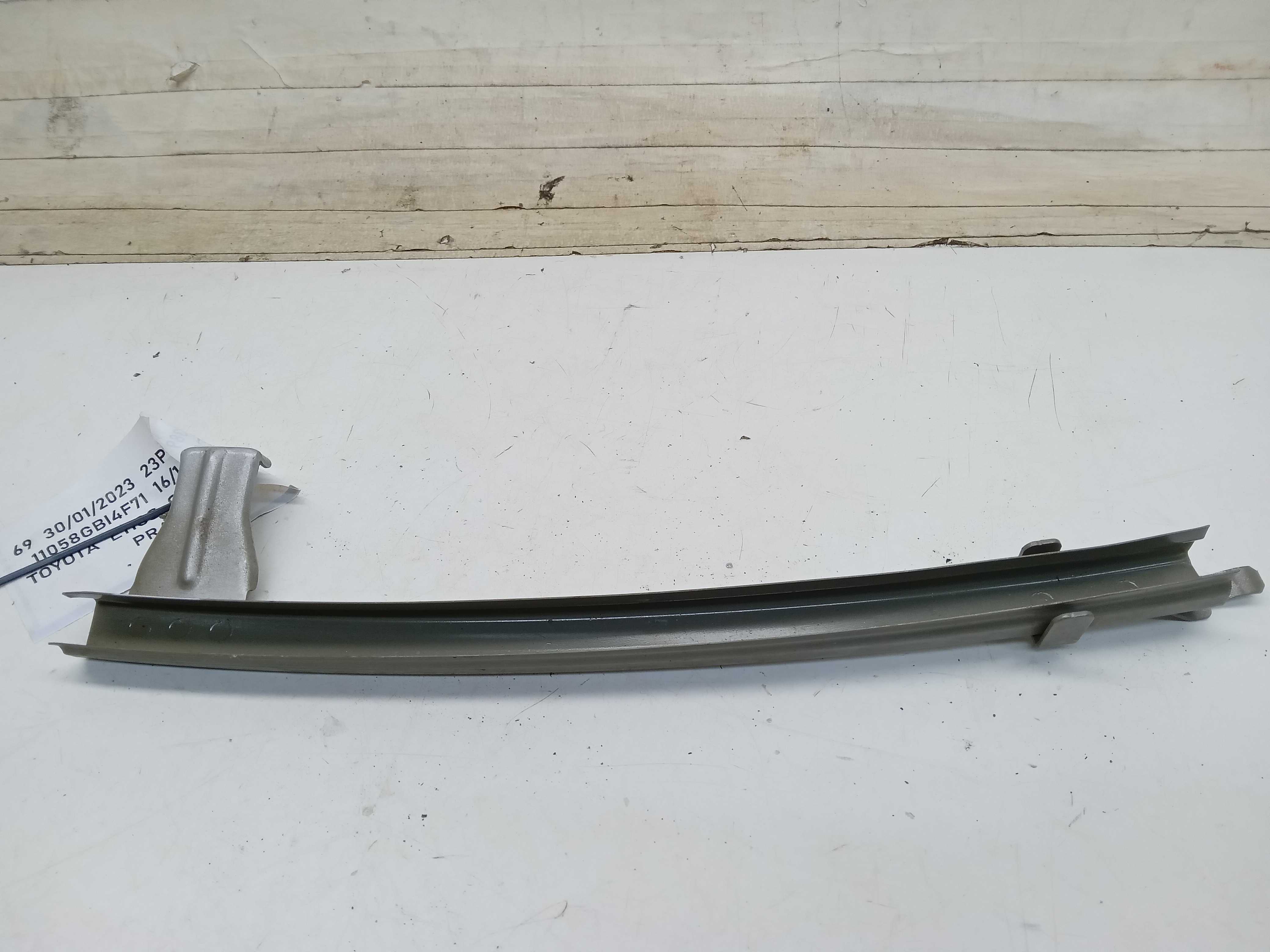 GUIA CANALETA VIDRO PORTA DIANTEIRA LE TOYOTA ETIOS 2016 2