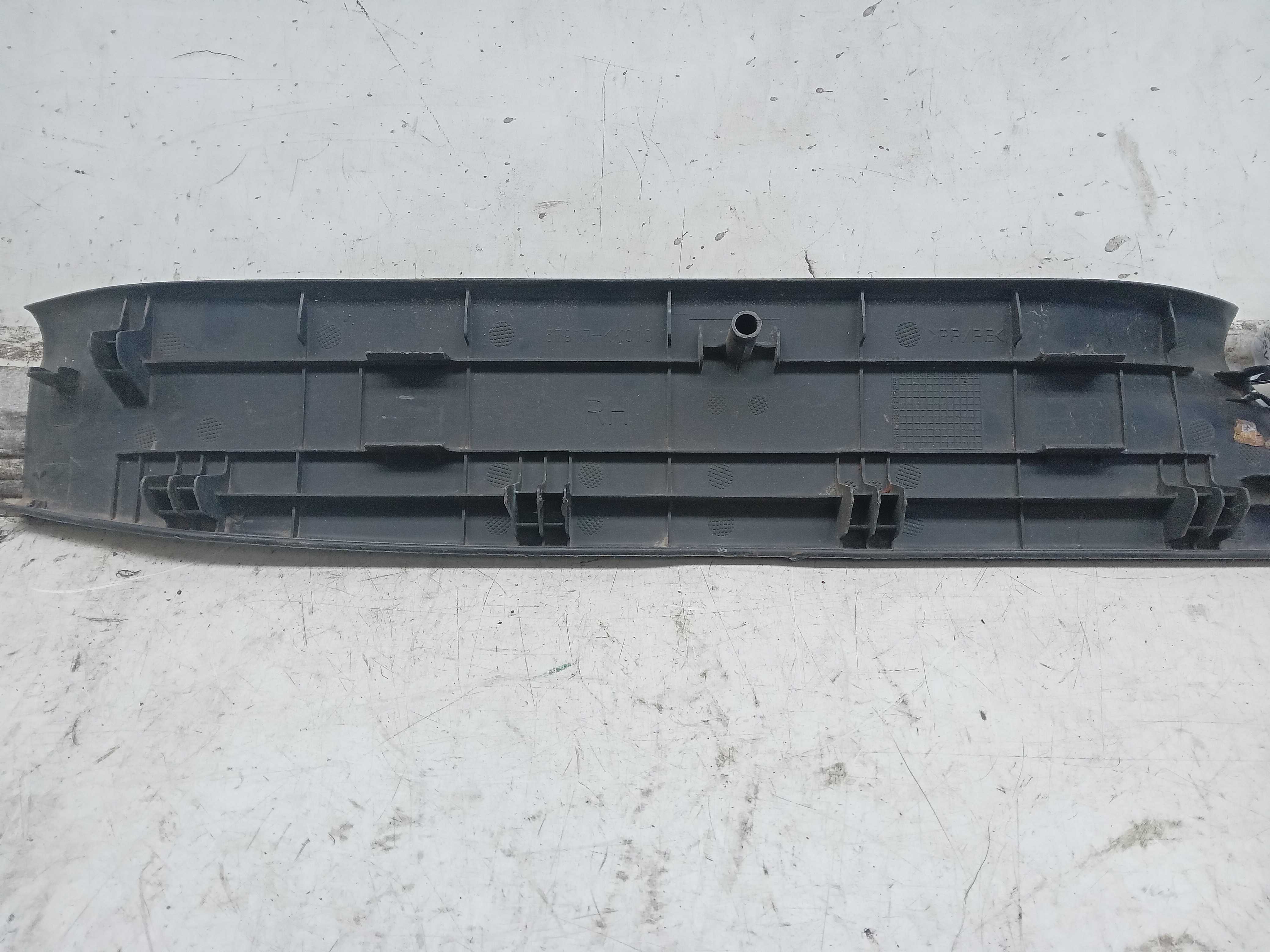 ACABAMENTO MOLDURA SOLEIRA PORTA TRASEIRA TOYOTA HILUX 2015 2