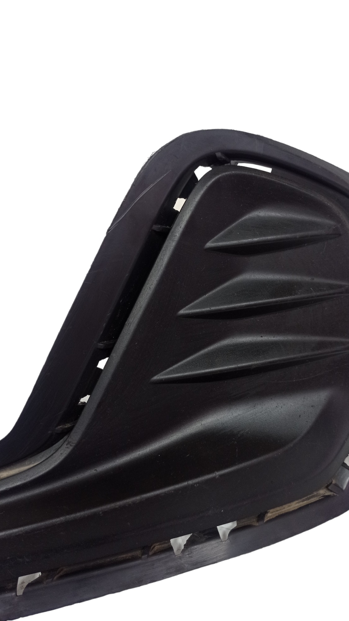 26305039 Moldura Farol Milha Esquerda Gm Onix 2020 4