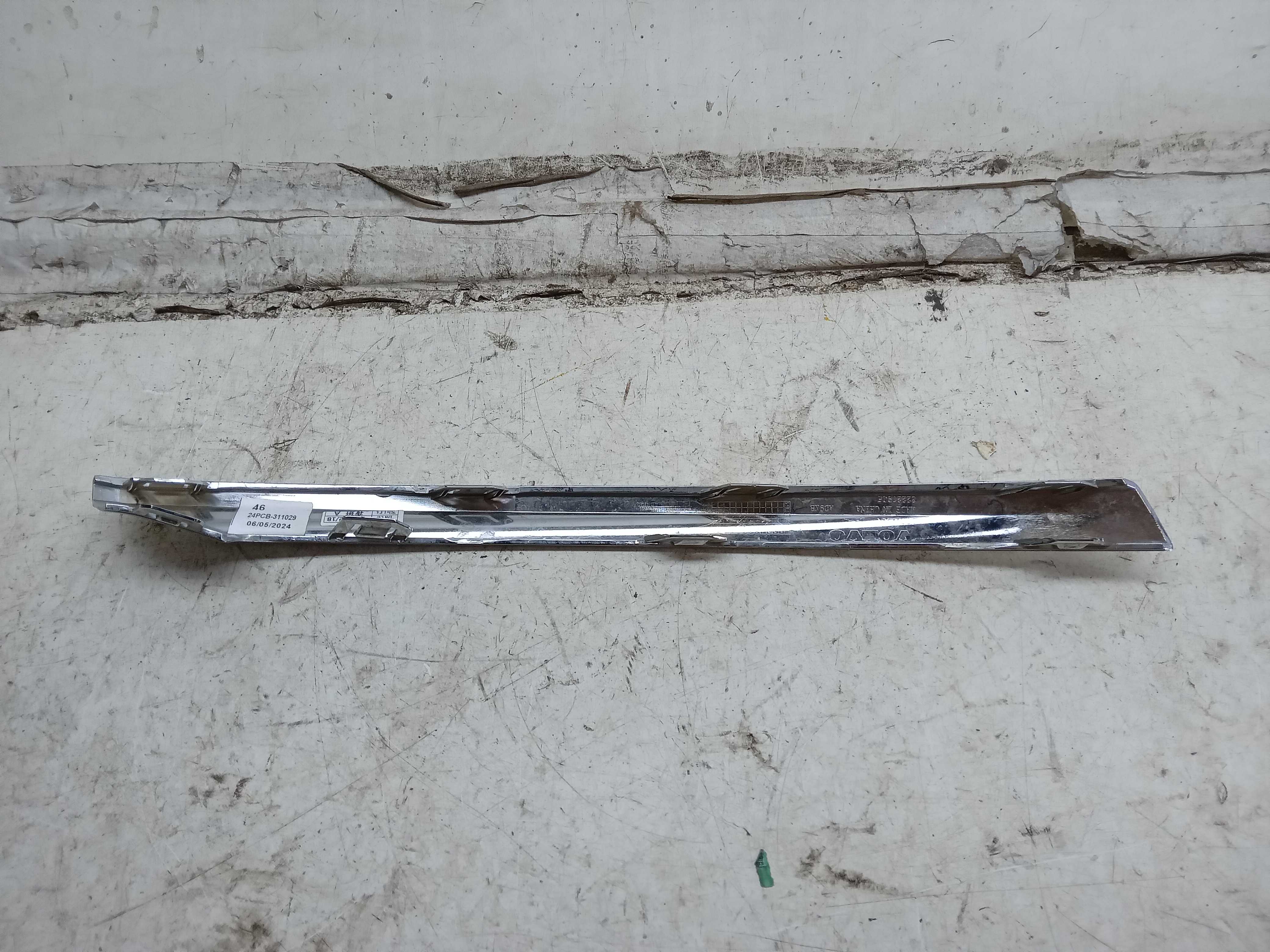 MOLDURA FRISO CROMADO PARACHOQUE DIANTEIRO LE VOLVO XC60 22