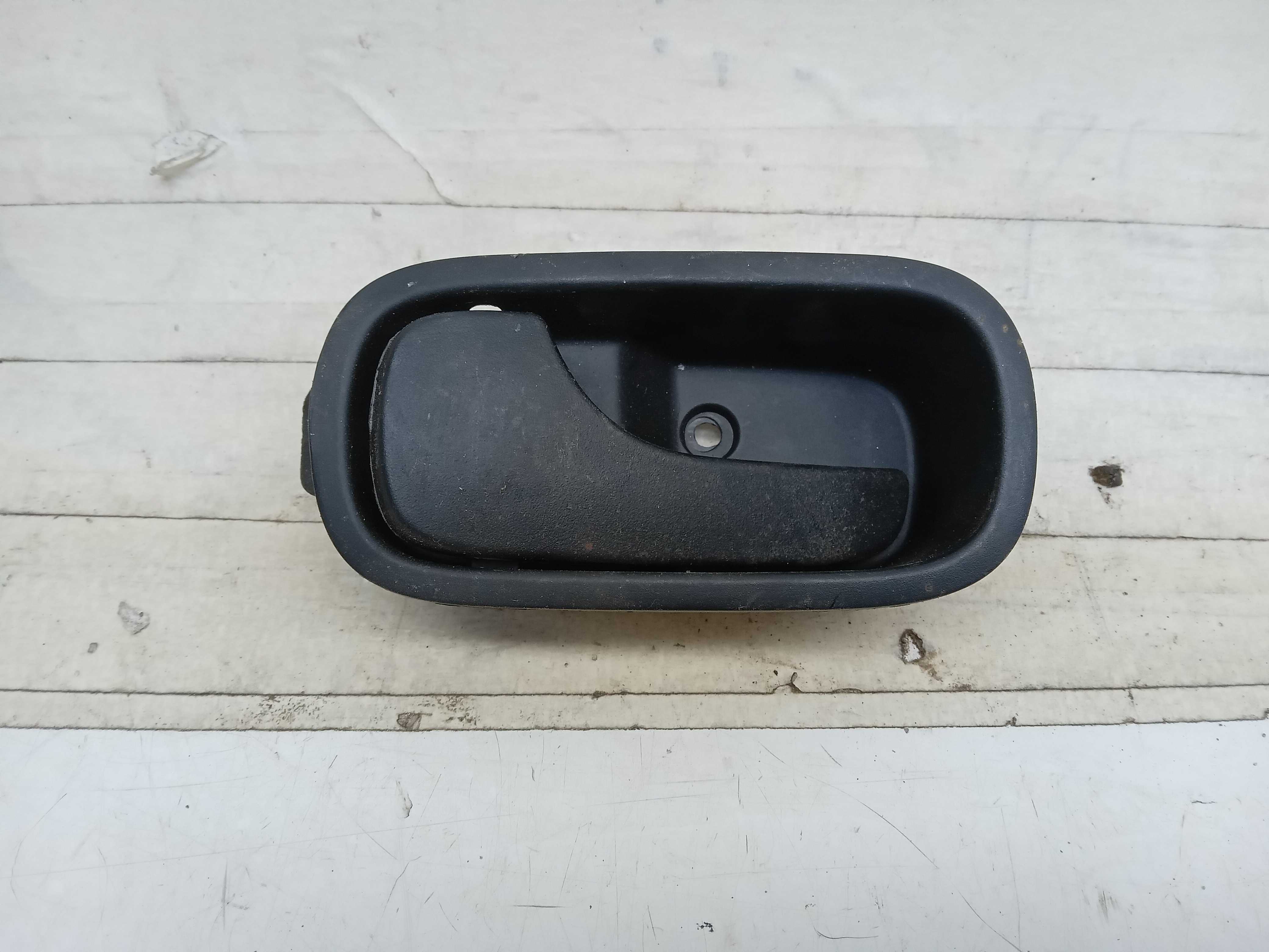 MAÇANETA INTERNA PORTA TRASEIRA LE RENAULT CLIO 2004 1