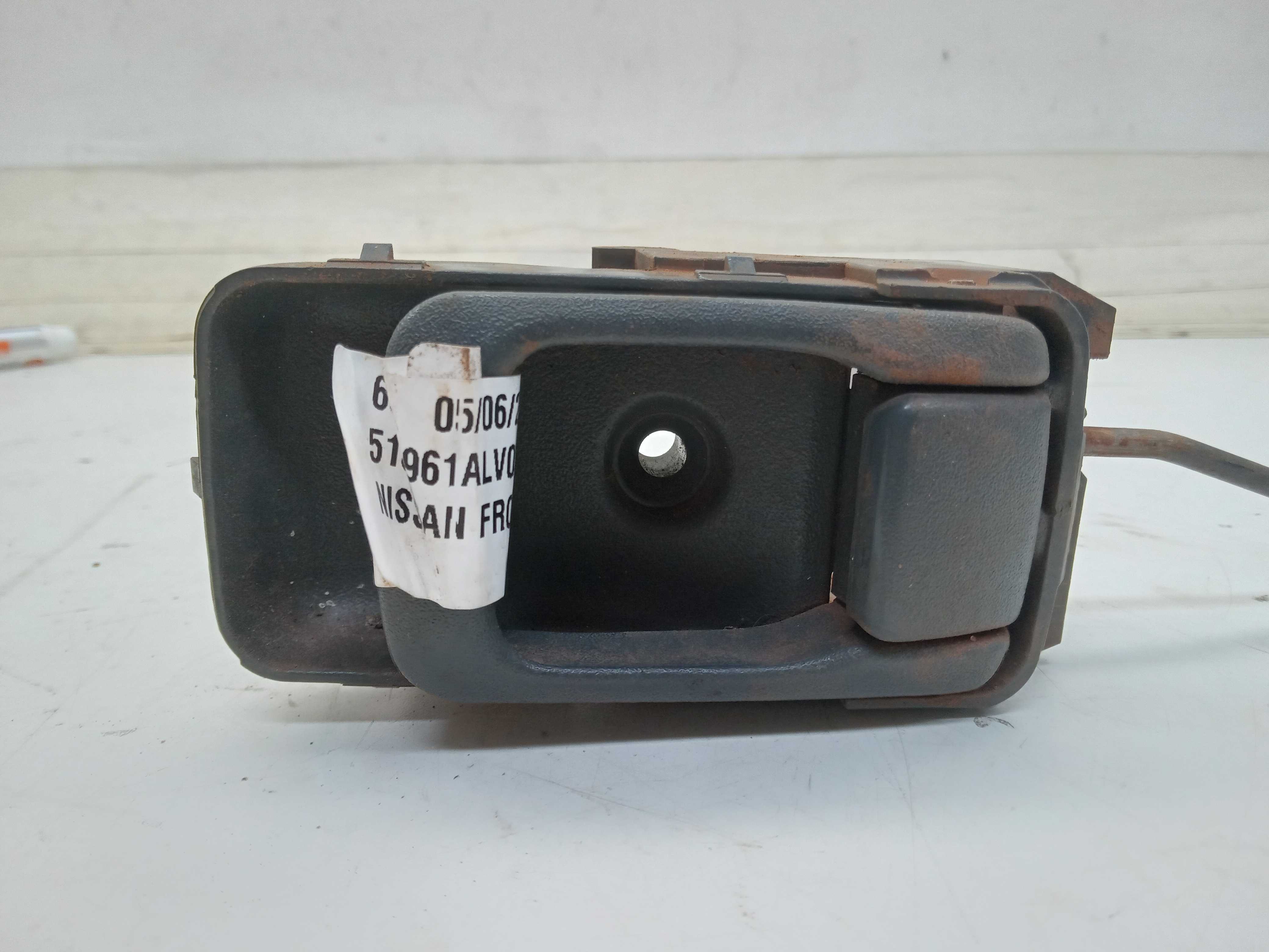MAÇANETA INTERNA PORTA DIANTEIRA LD NISSAN FRONTIER 2004 1