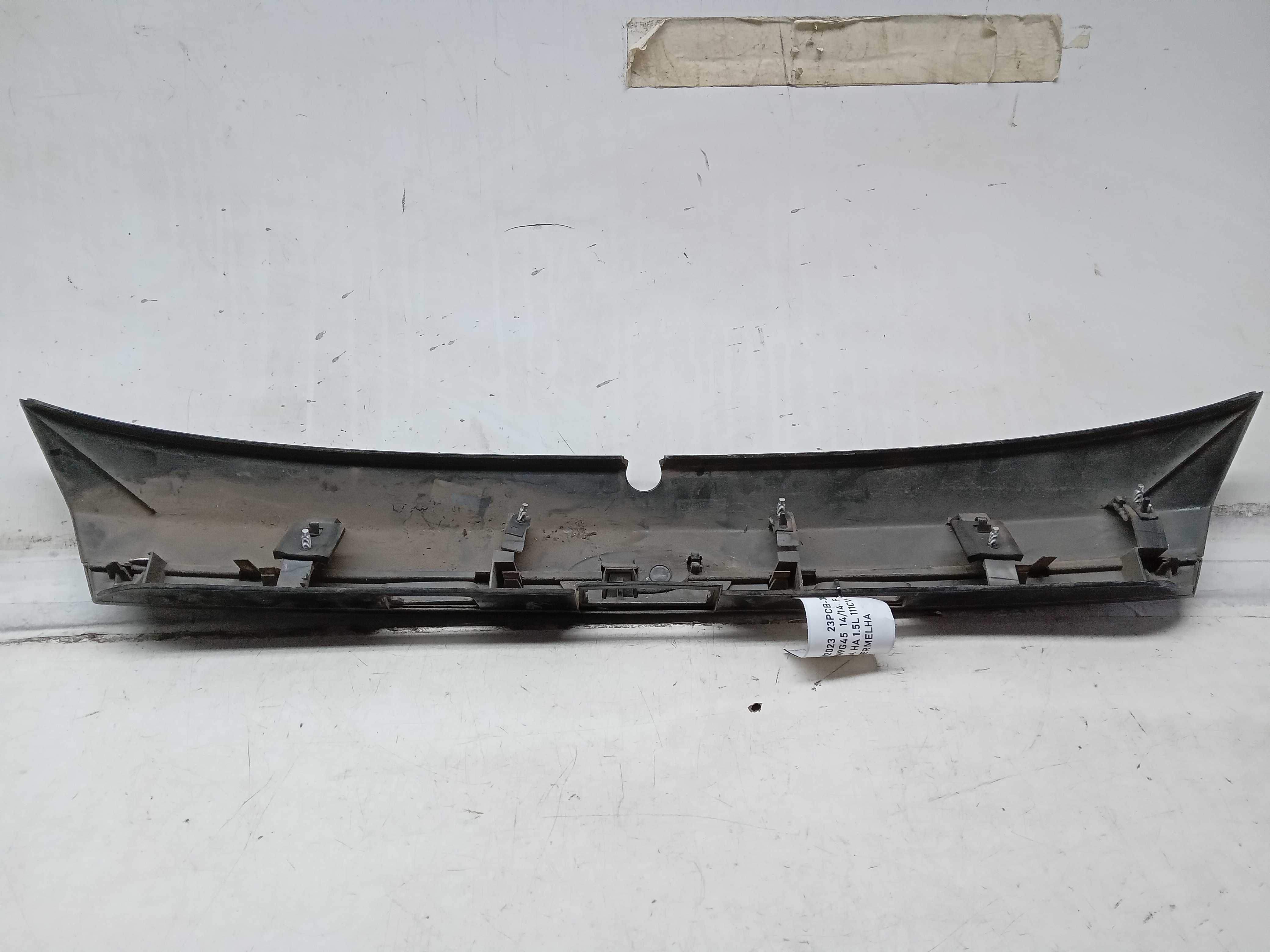 MOLDURA ACABAMENTO TAMPA TRASEIRA FORD FIESTA 2014 2
