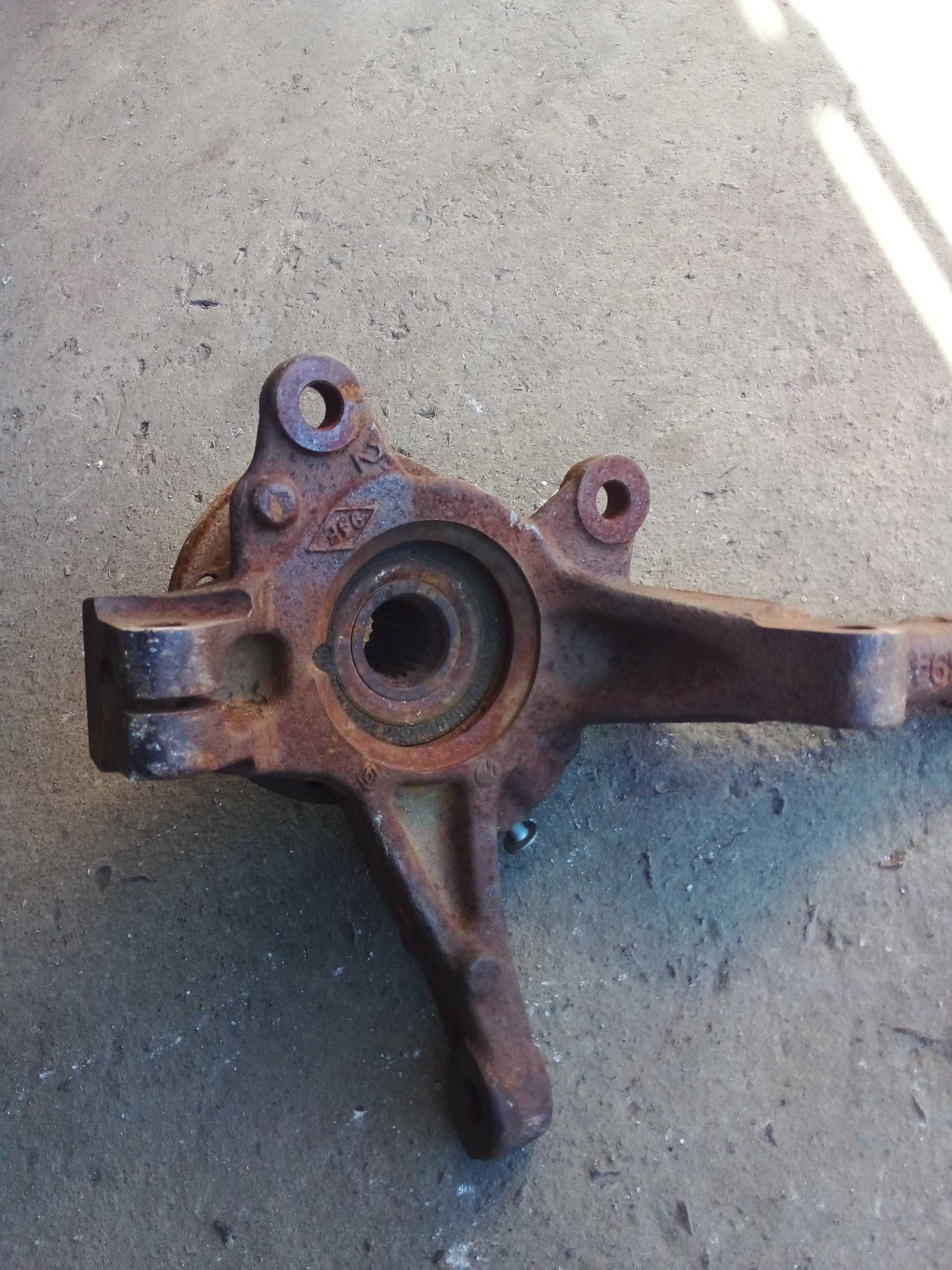 CUBO MONTANTE DIANTEIRO DIREITO RENAULT LOGAN 2018 3
