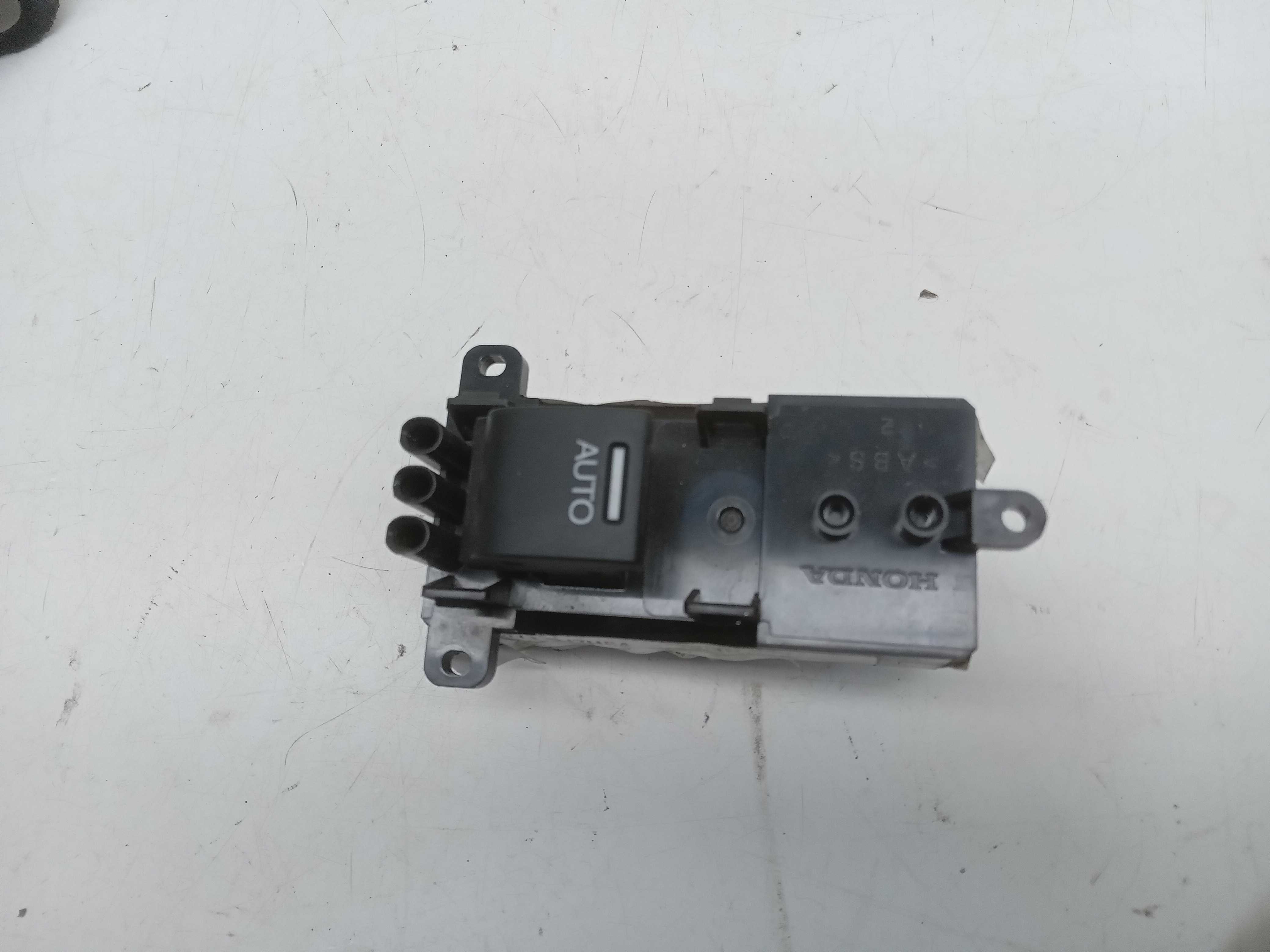 MOLDURA BOTAO VIDRO TRASEIRA LD HONDA HRV 2015 1