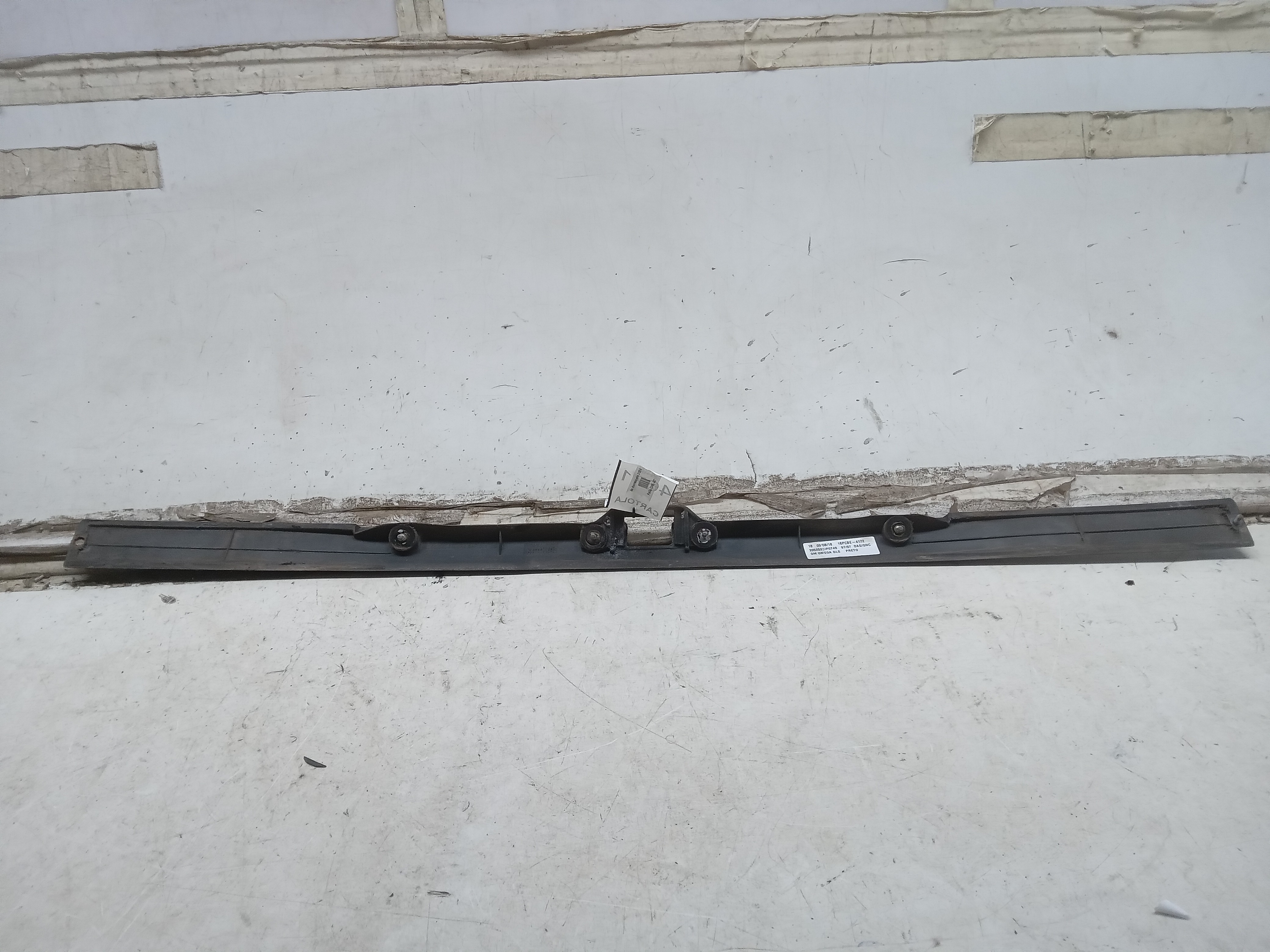 MOLDURA ACABAMENTO TAMPA PORTA MALAS GM OMEGA 1997 1