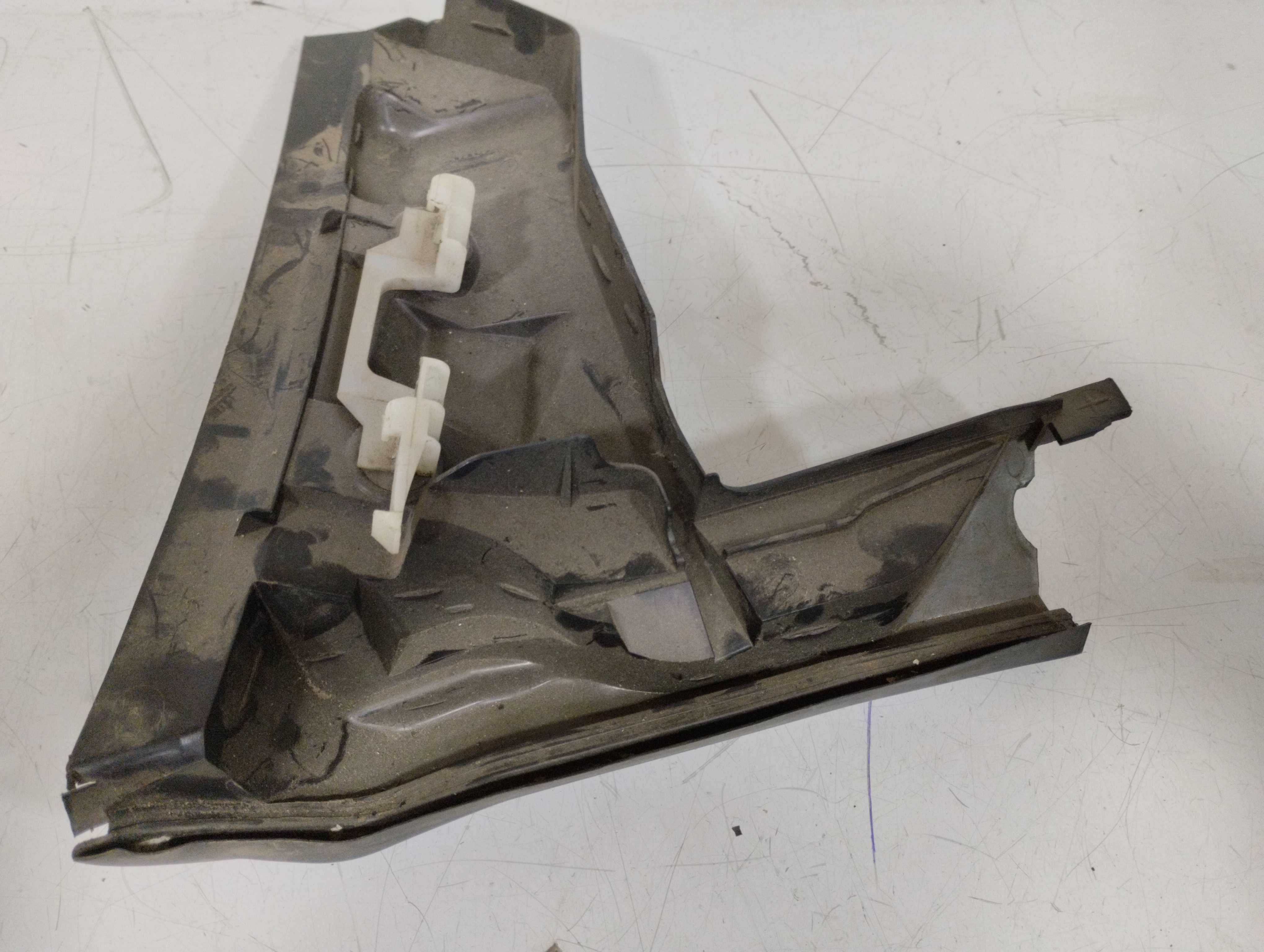 Defletor ar dianteiro direito Renault Symbol 2009 a 2014 2