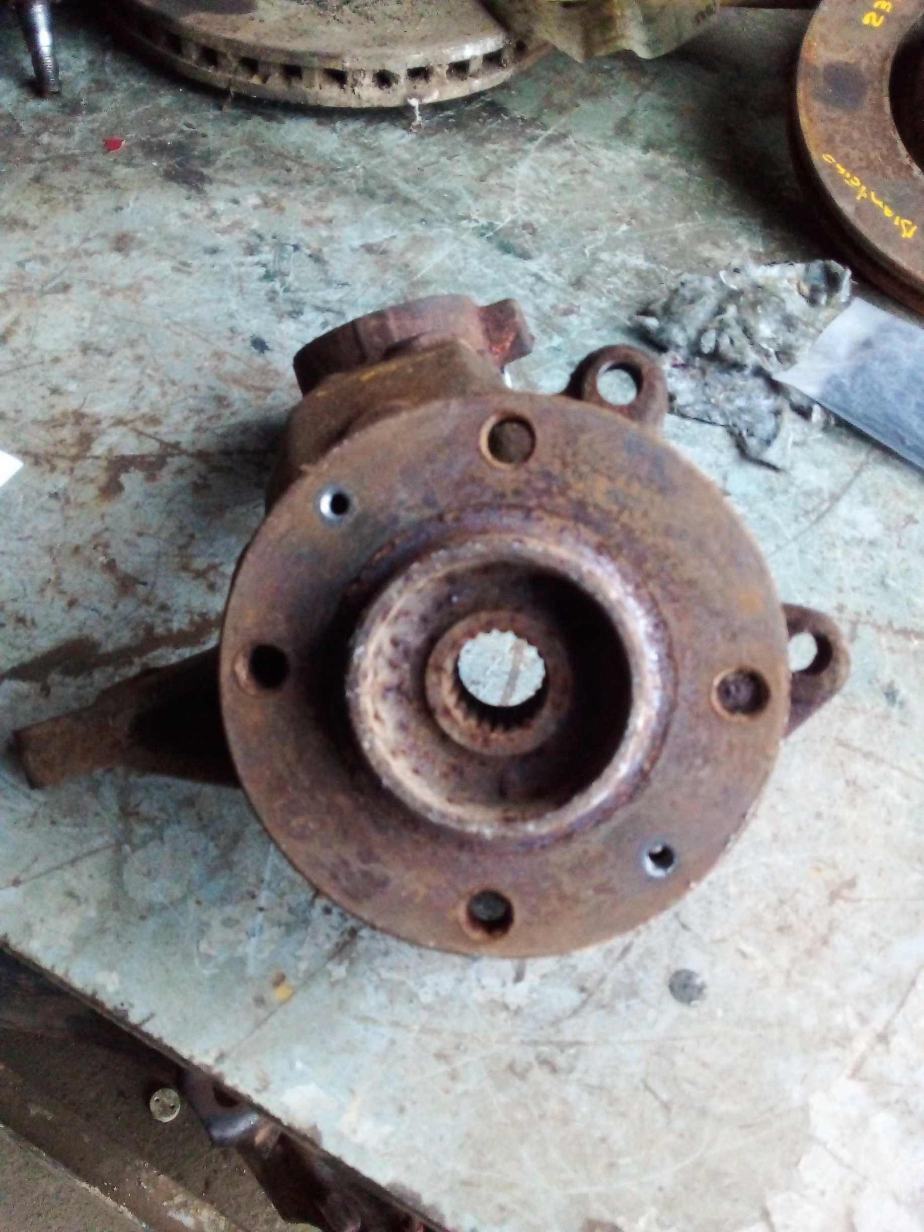 Cubo montante dianteiro direito Peugeot 206 2006 1