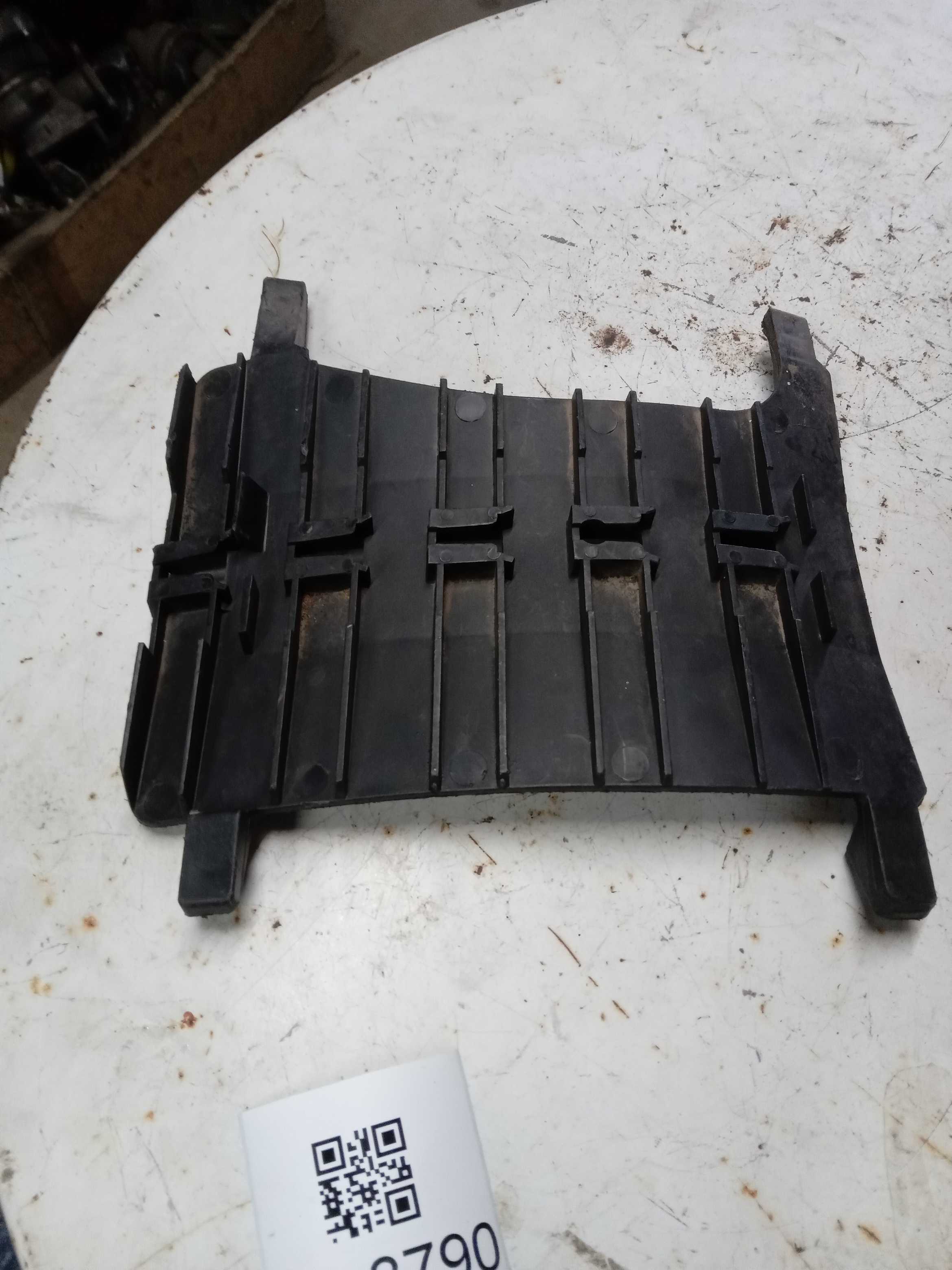 GUIA PARACHOQUE TRASEIRO DIREITO FORD KA 1997 A 2001 1