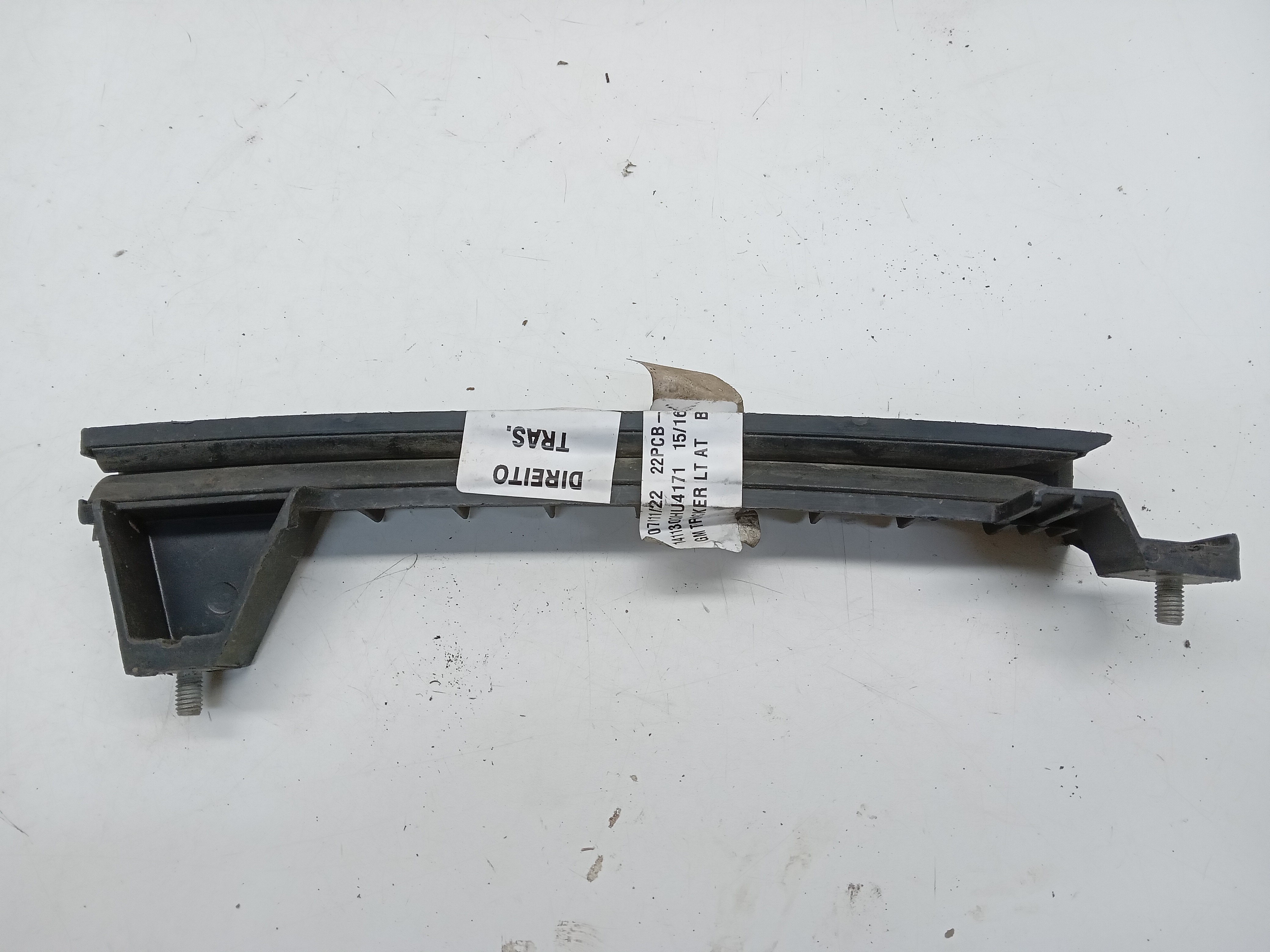 CANALETA GUIA VIDRO PORTA TRASEIRA LD GM TRACKER 2015 2