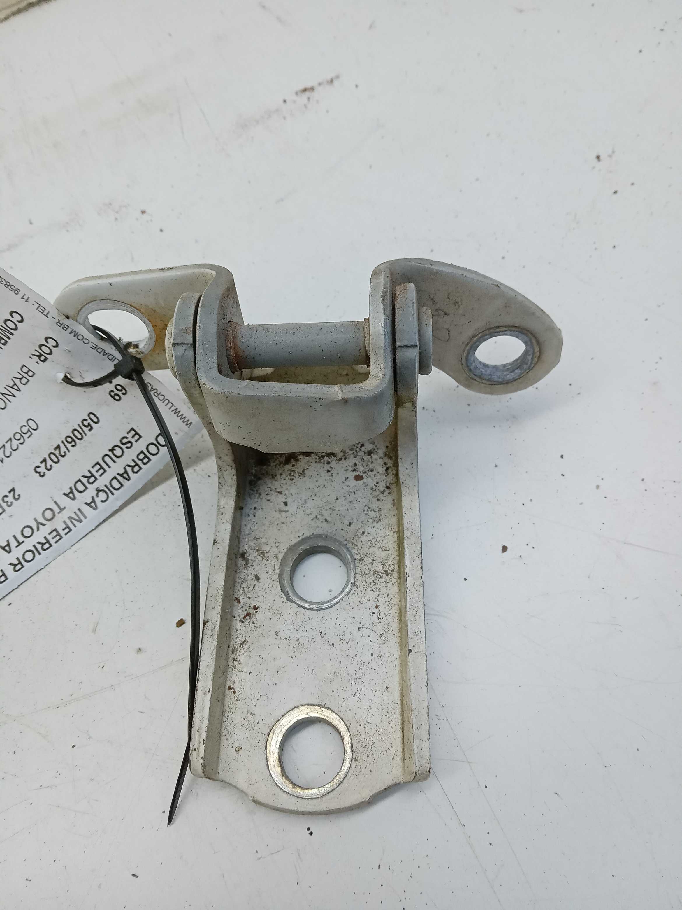 DOBRADIÇA INFERIOR PORTA TRASEIRA ESQUERDA TOYOTA HILUX SW4 1