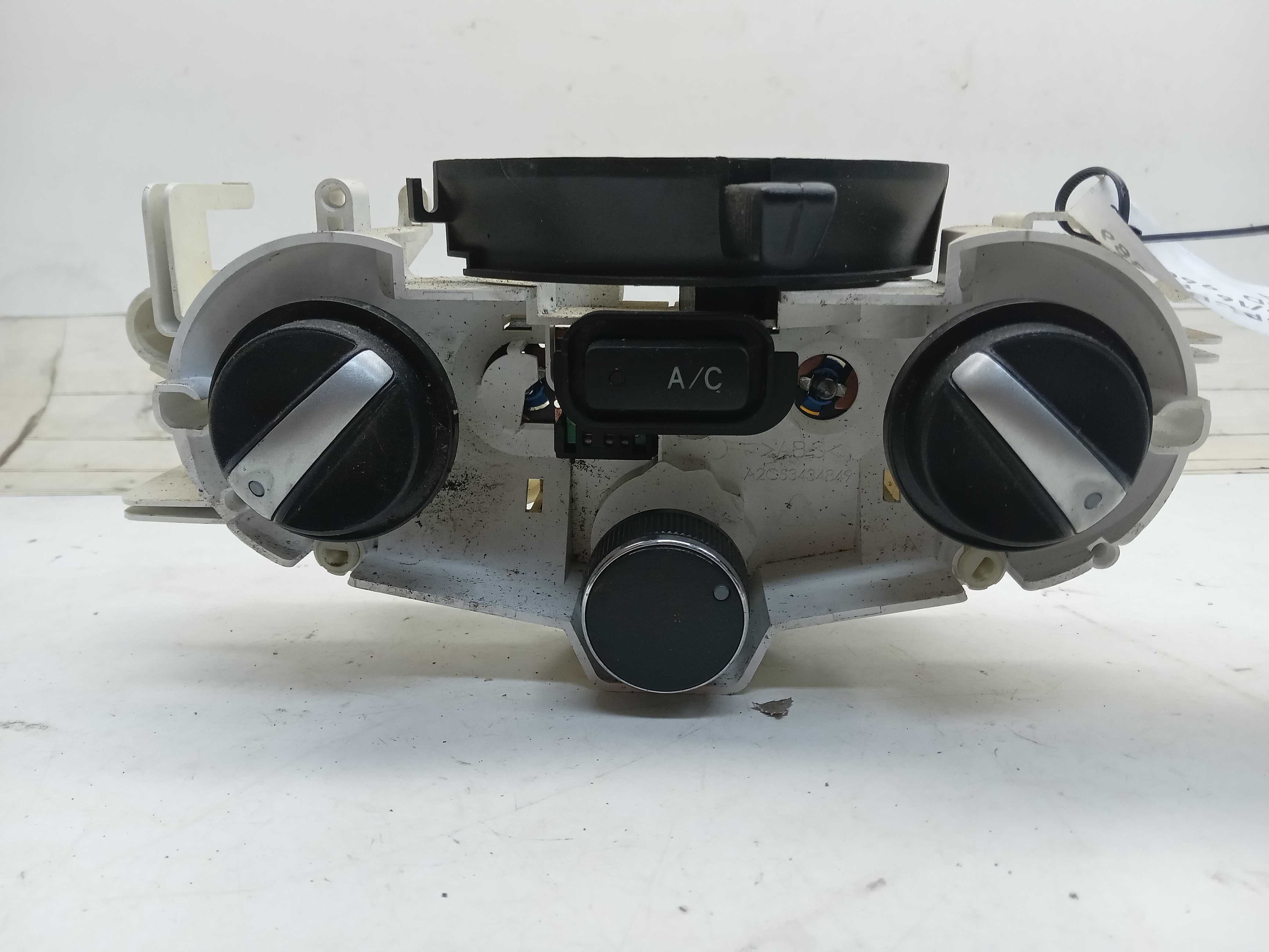 MOLDURA COMANDO AR TOYOTA ETIOS 2016 1