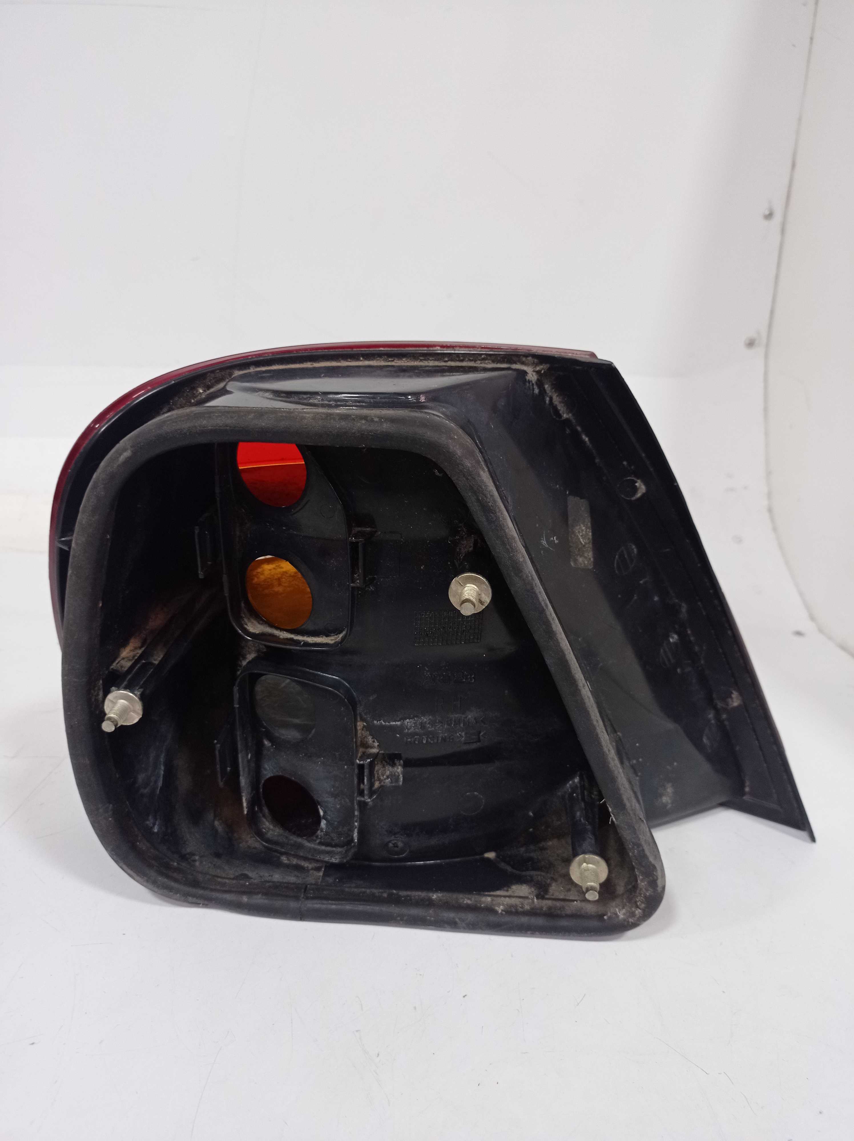 LANTERNA TRASEIRA DIREITA FIAT SIENA 2001 RECUPERADA 3