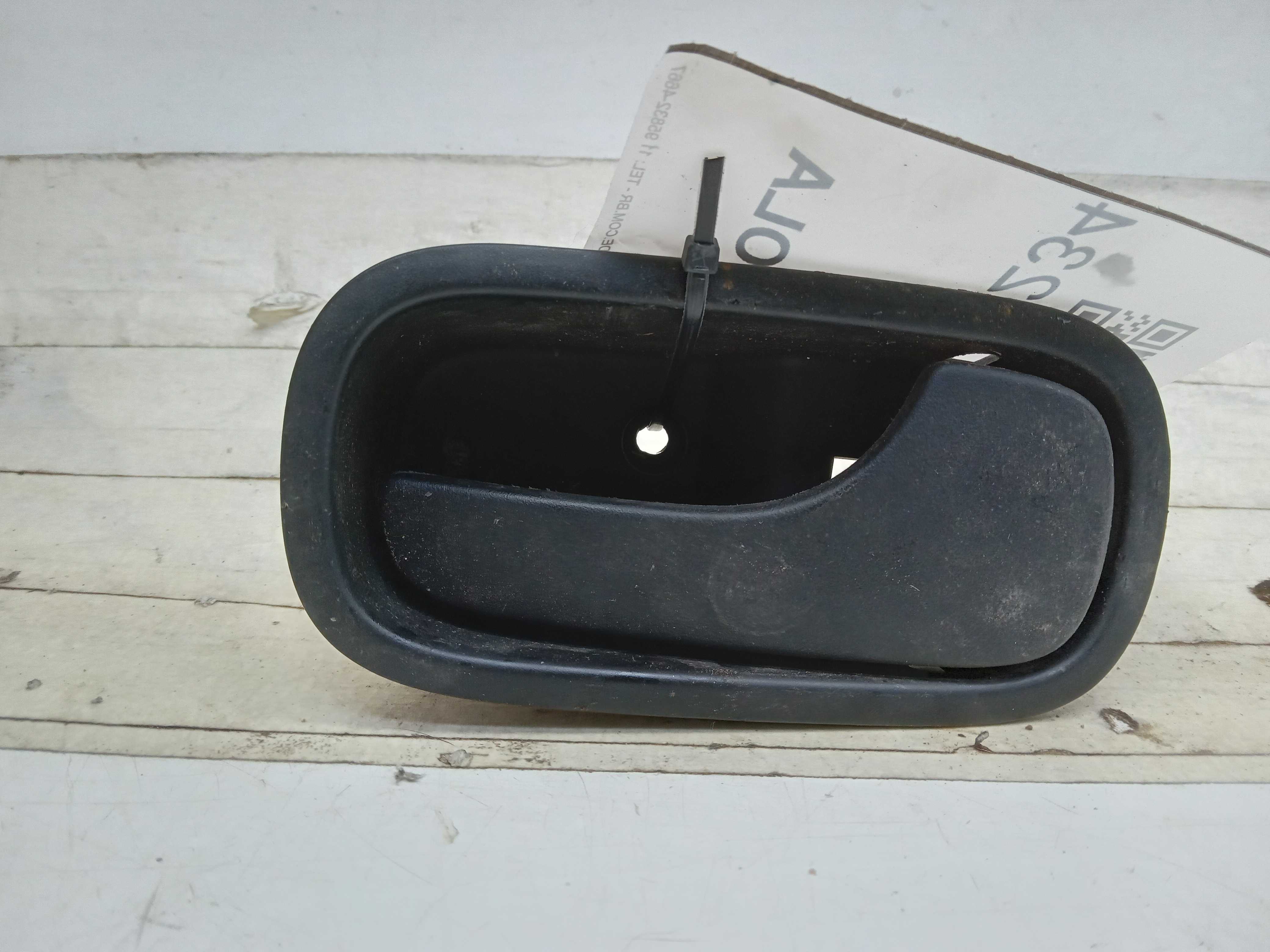 MAÇANETA INTERNA PORTA TRASEIRA LD RENAULT CLIO 2004 1