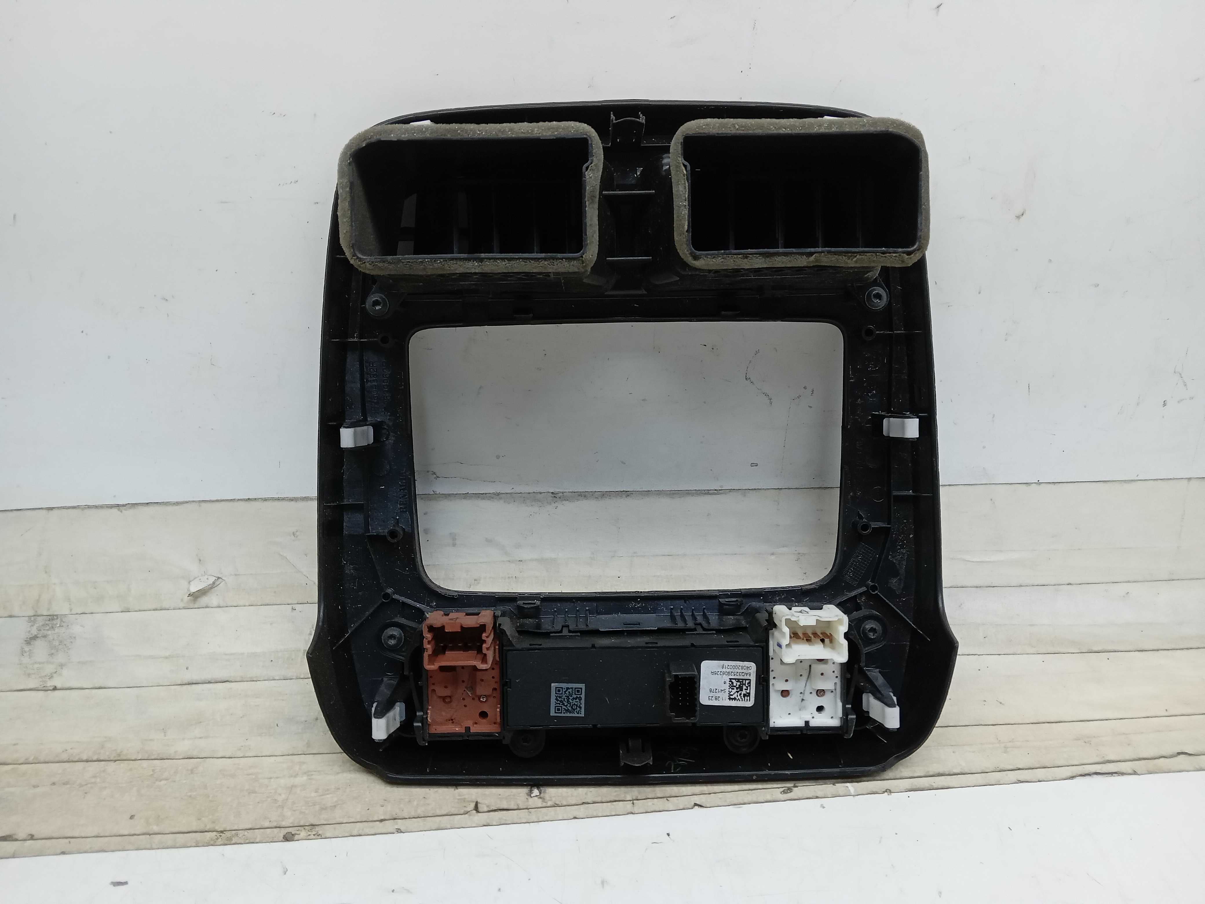 MOLDURA PAINEL MULTIMIDIA COM DIFUSOR RENAULT KWID 2020 2