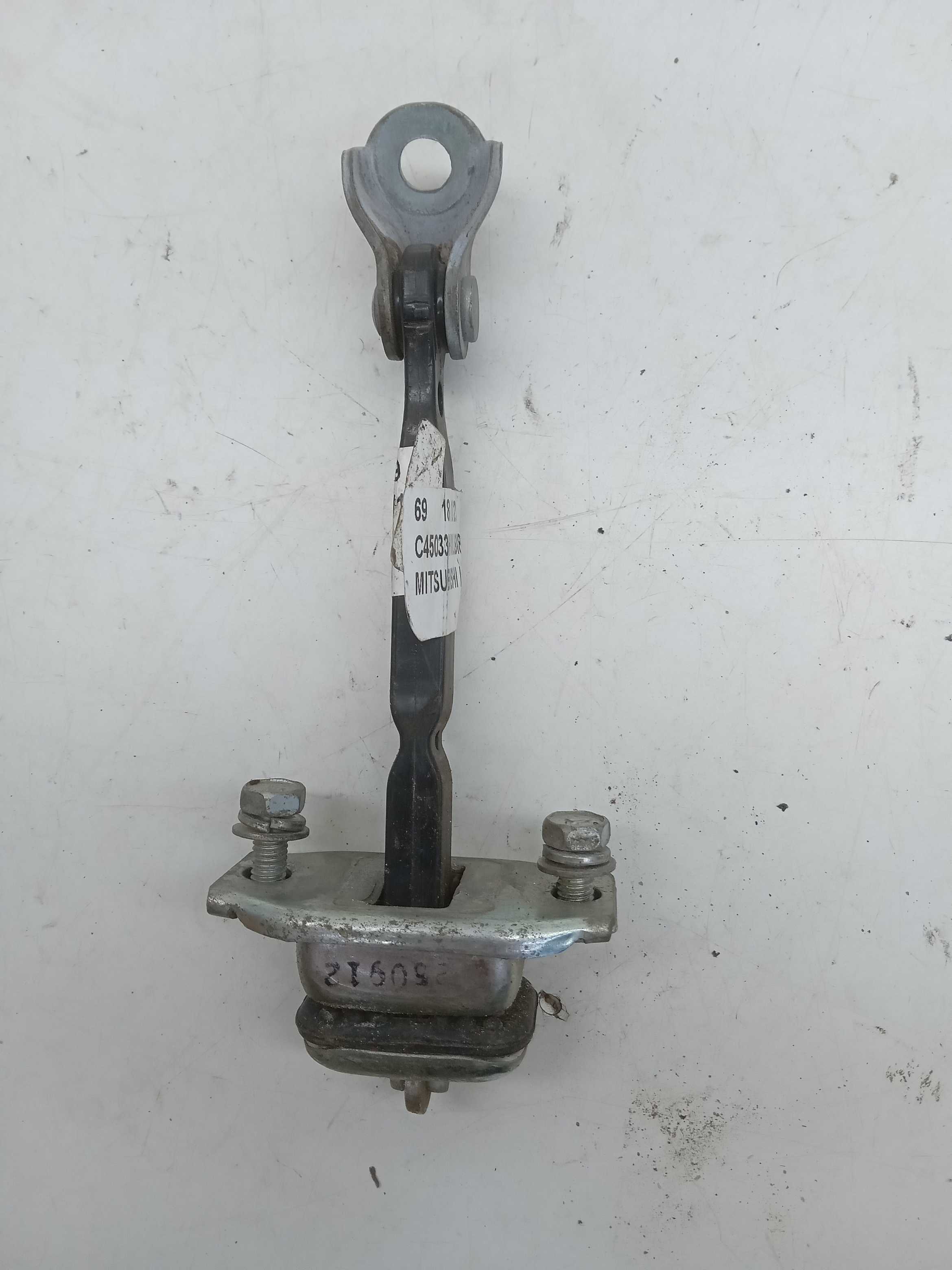 LIMITADOR PORTA TRASEIRA LE MITSUBISHI L200 TRITON 2010 2
