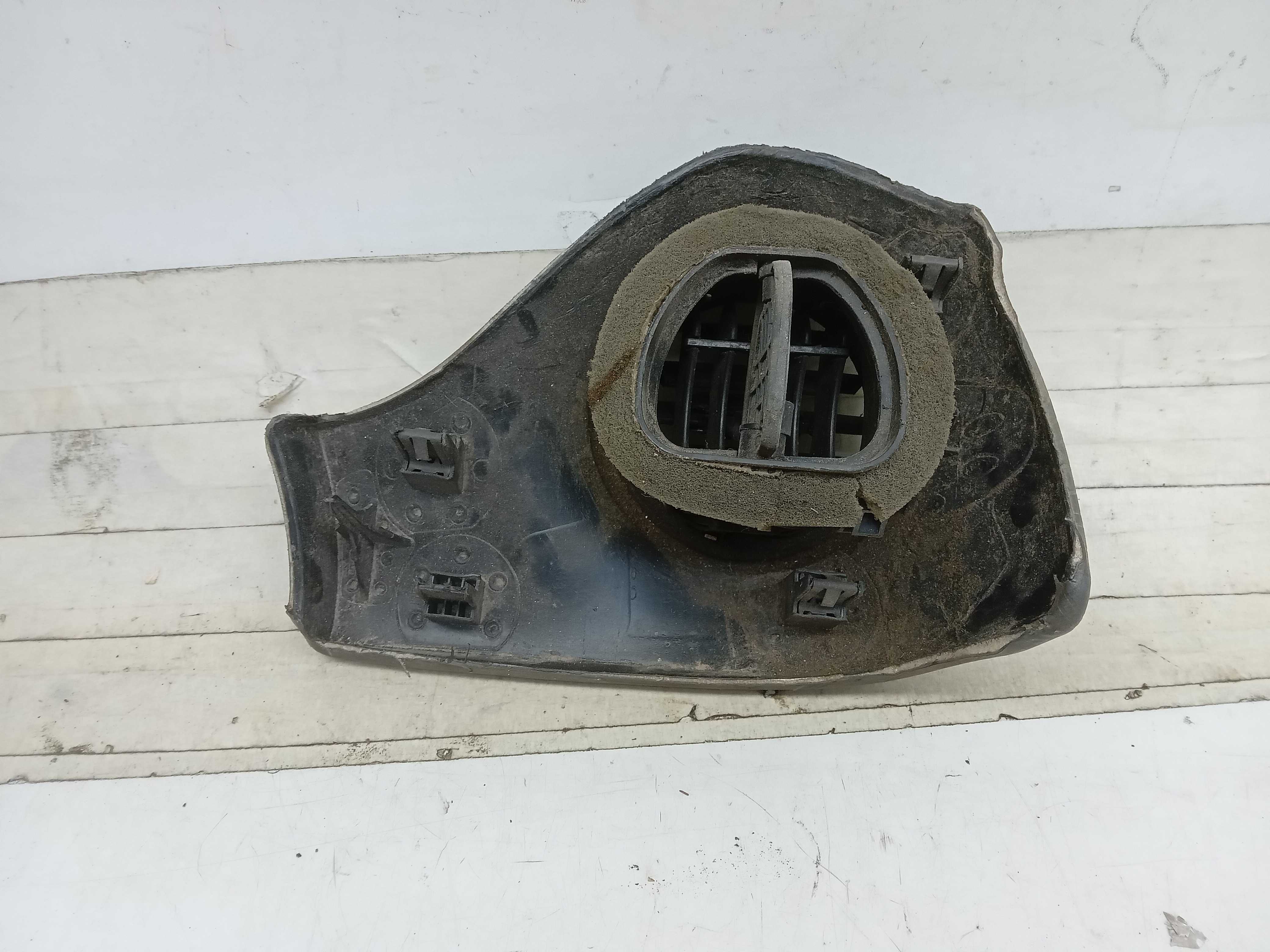 DIFUSOR AR LATERAL LE FIAT PUNTO 2015 2