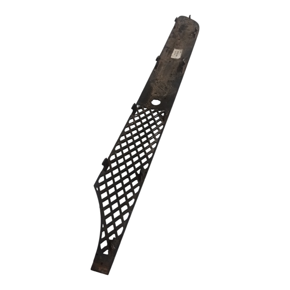 Friso Moldura Grade Inferior Direito Mercedes Axor  Preto 4