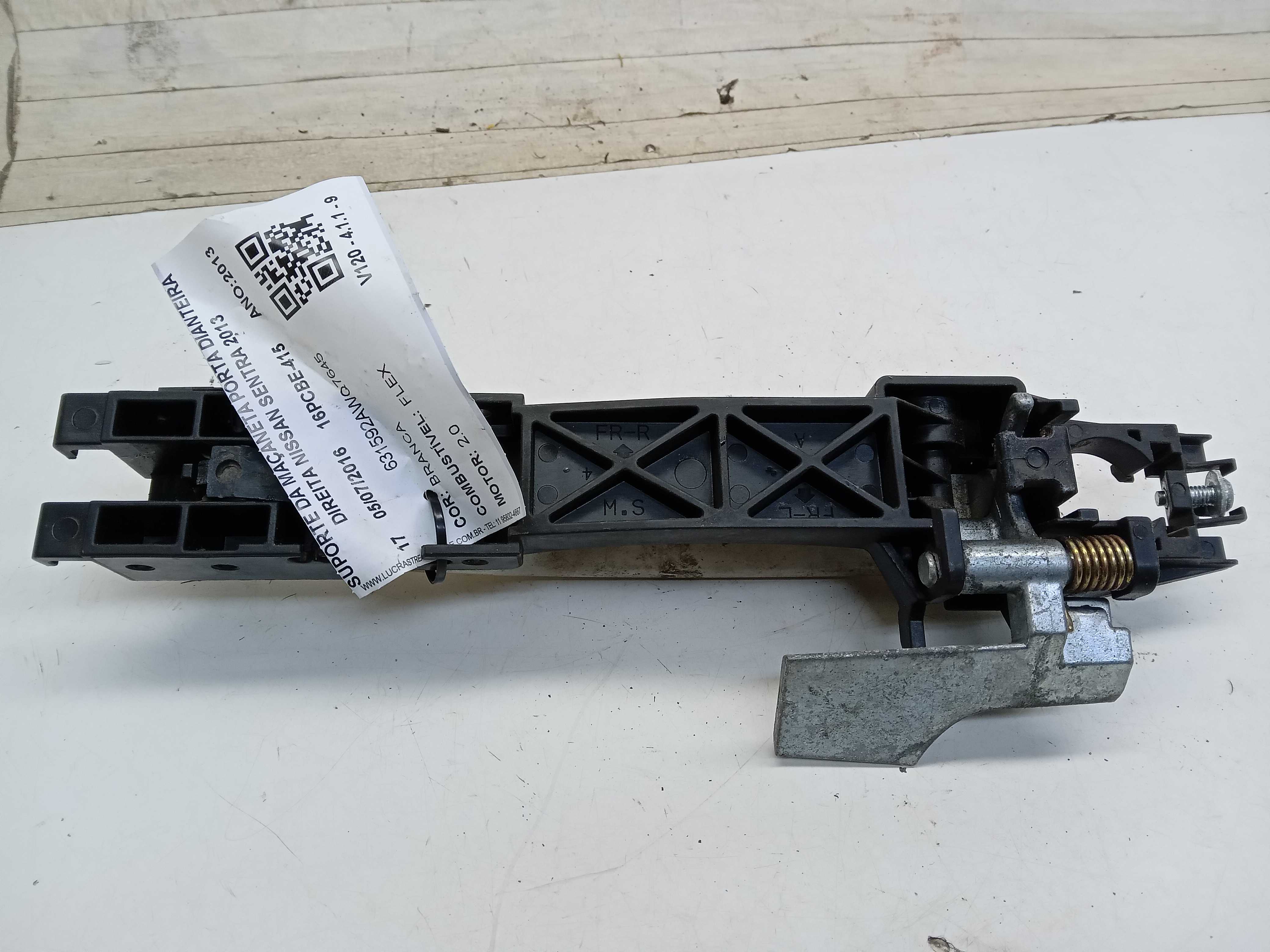SUPORTE COM MAÇANETA PORTA DIANTEIRA LD NISSAN SENTRA 2013 2