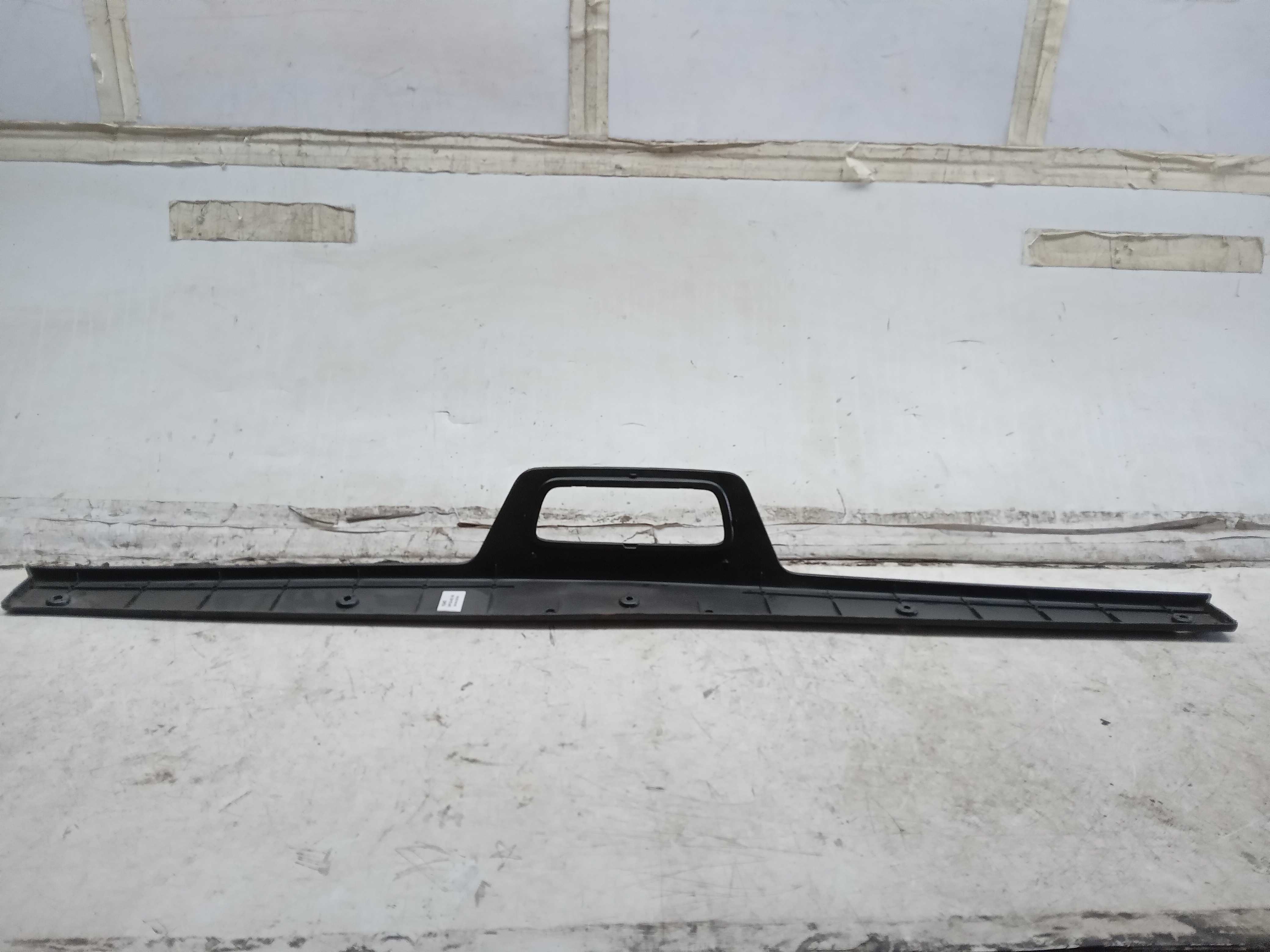 Moldura acabamento tampa traseira gm montana 2012 a 2021 2