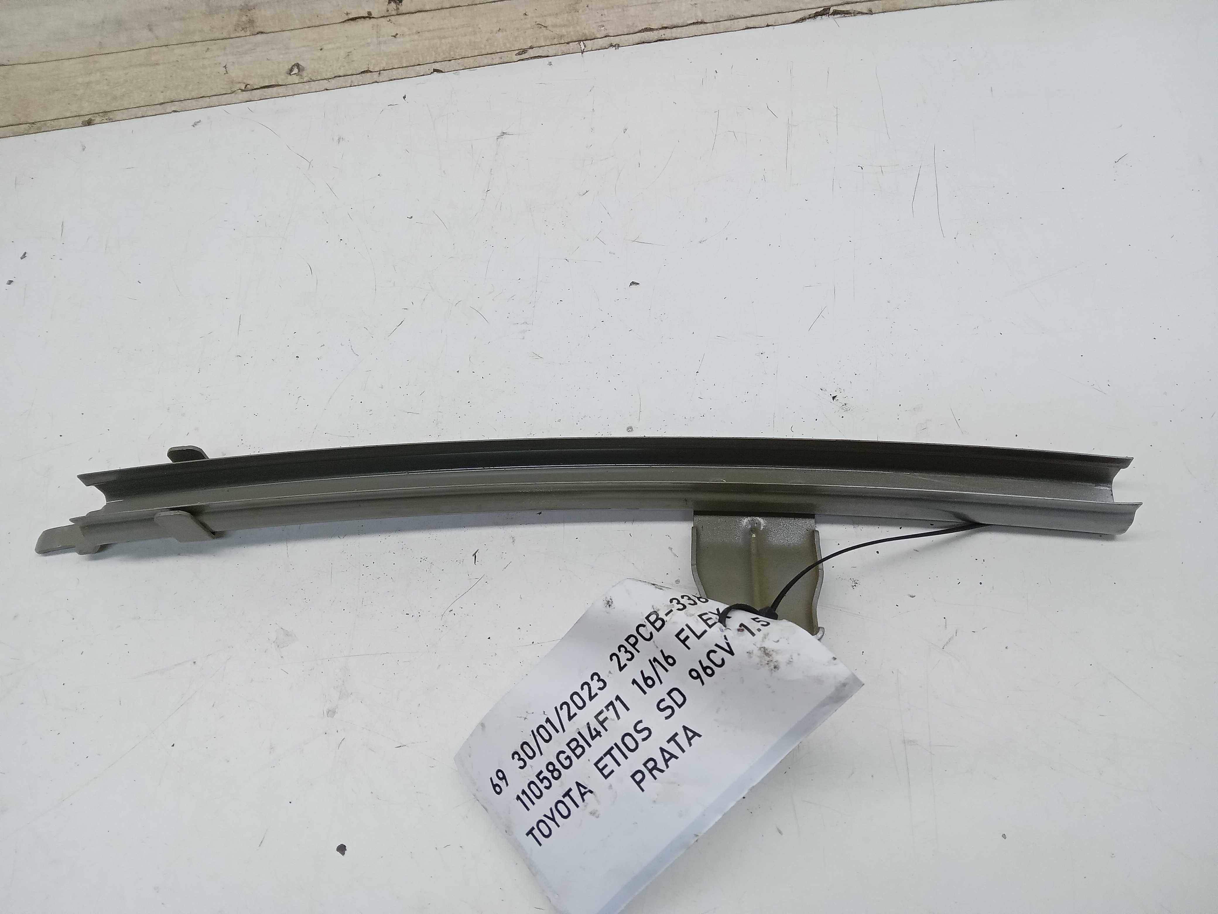 GUIA CANALETA VIDRO PORTA TRASEIRA LD TOYOTA ETIOS 2016 1