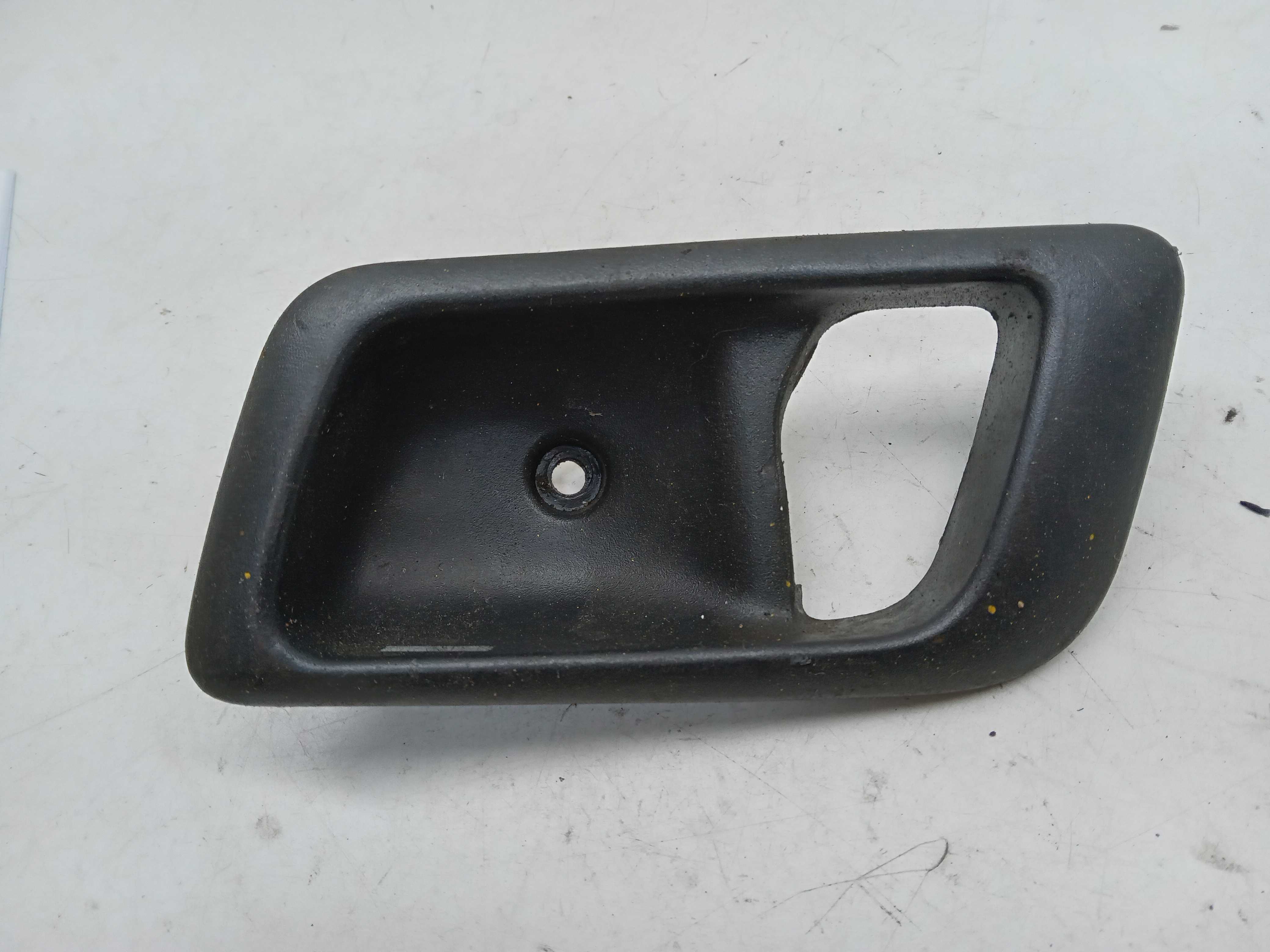 Moldura maçaneta interna direito fiat siena palio 2014 1