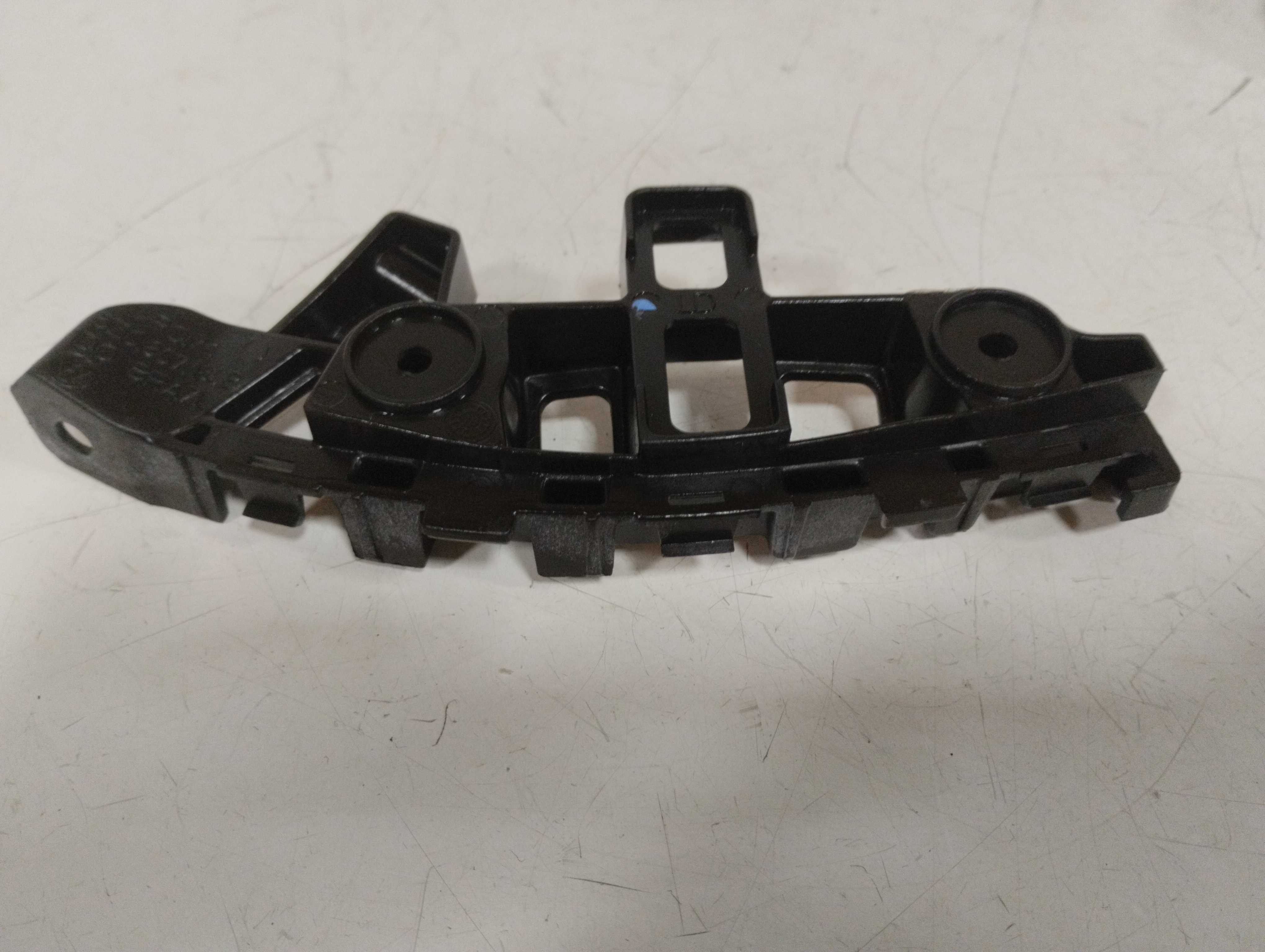Guia parachoque dianteiro direito VW Fox 1