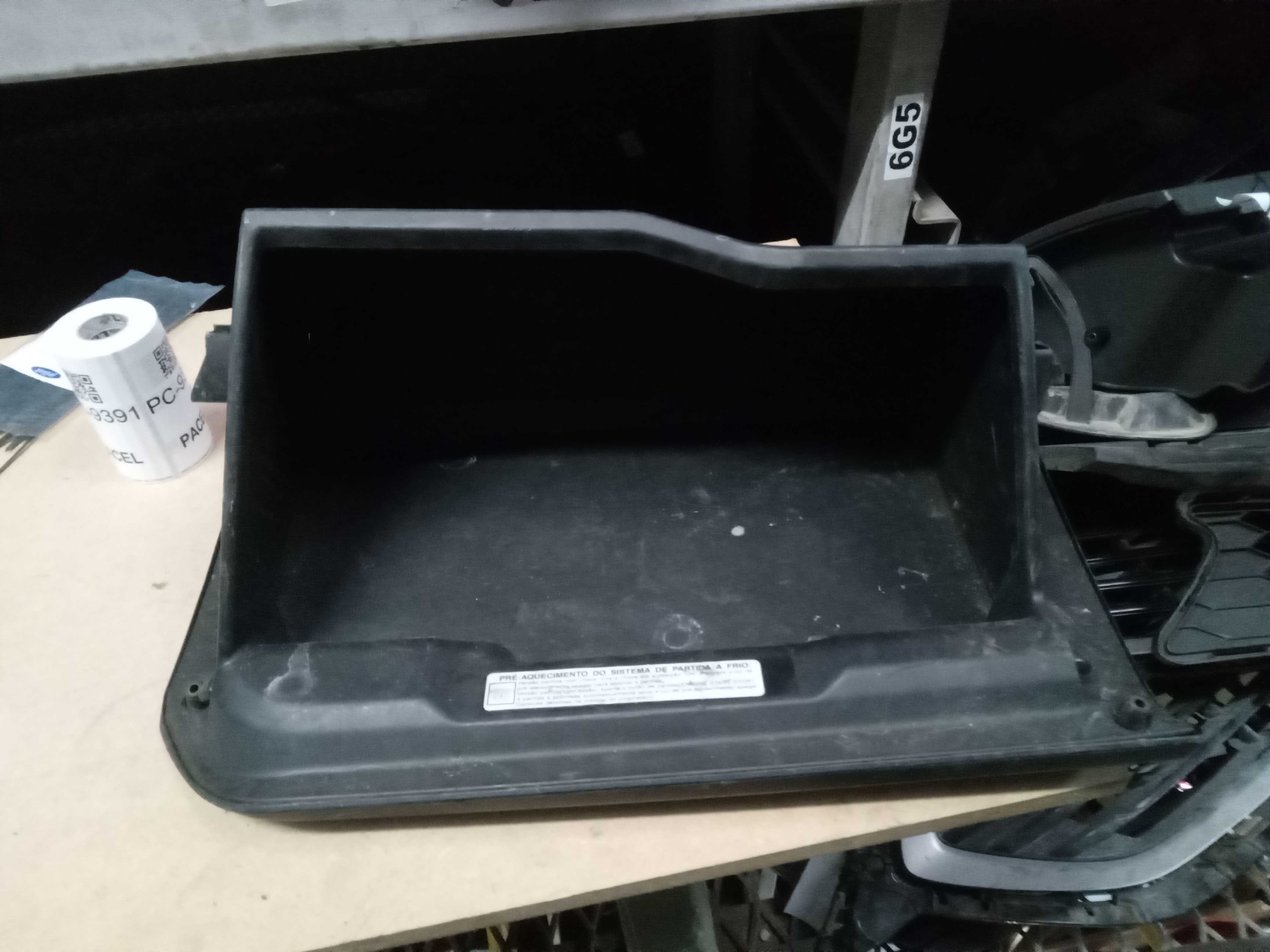PORTA LUVAS TOYOTA COROLLA 2015 1
