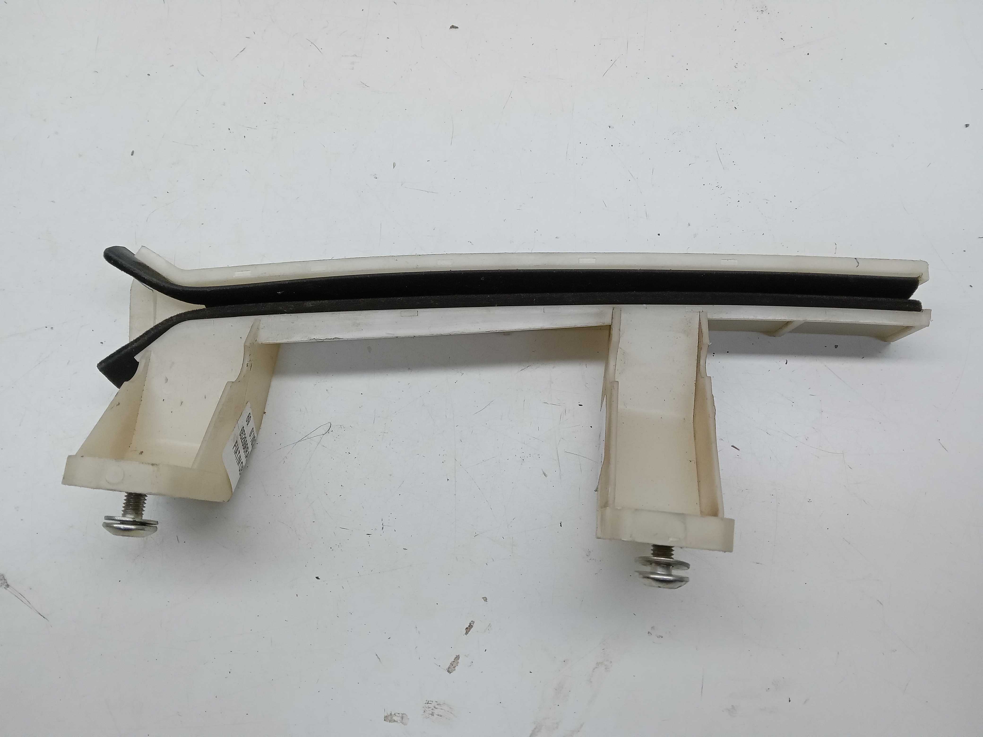 Guia canaleta vidro porta dianteiro ld fiat 2010 a 2021 2