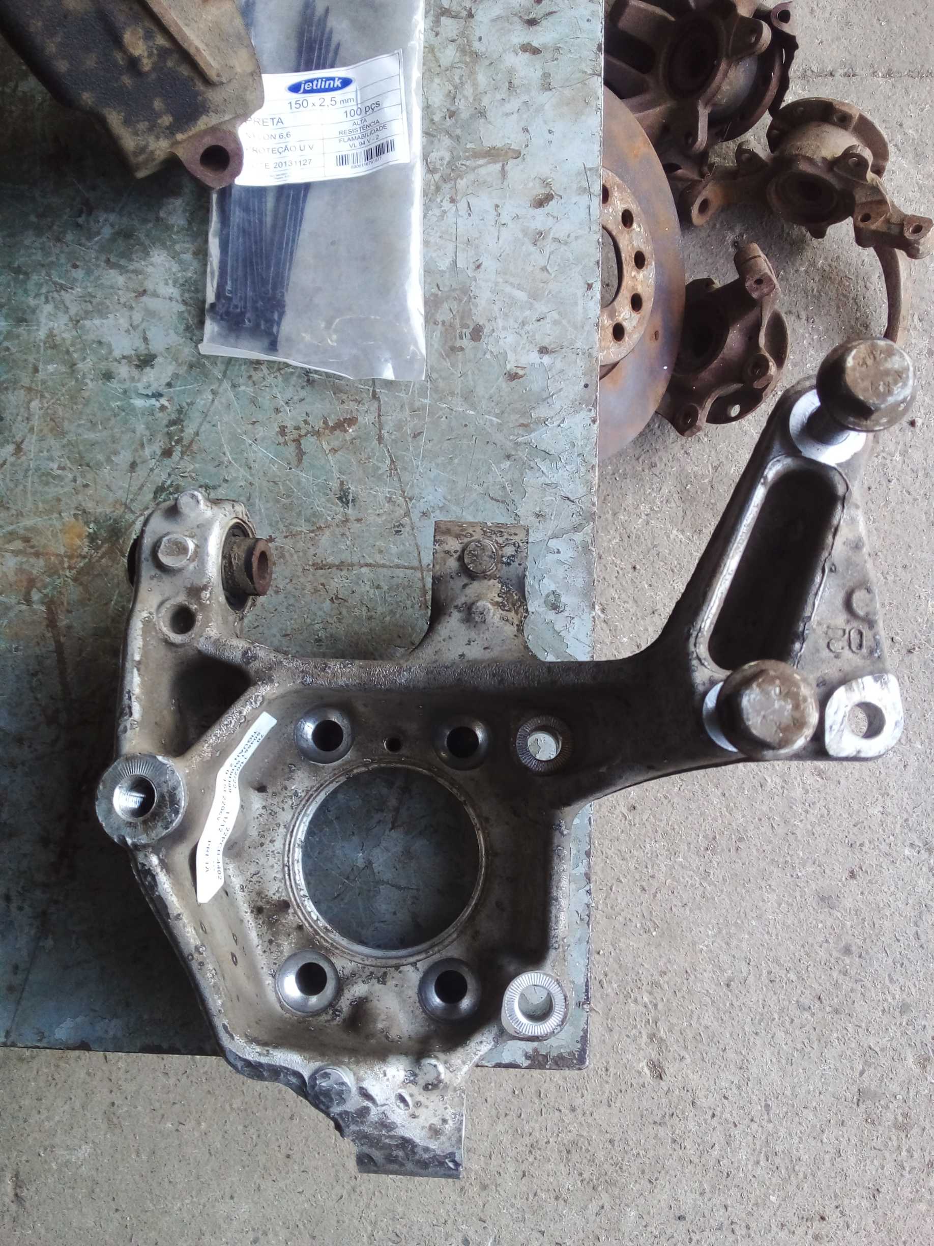 CUBO MONTANTE TRASEIRO DIREITO VW TIGUAN 2011