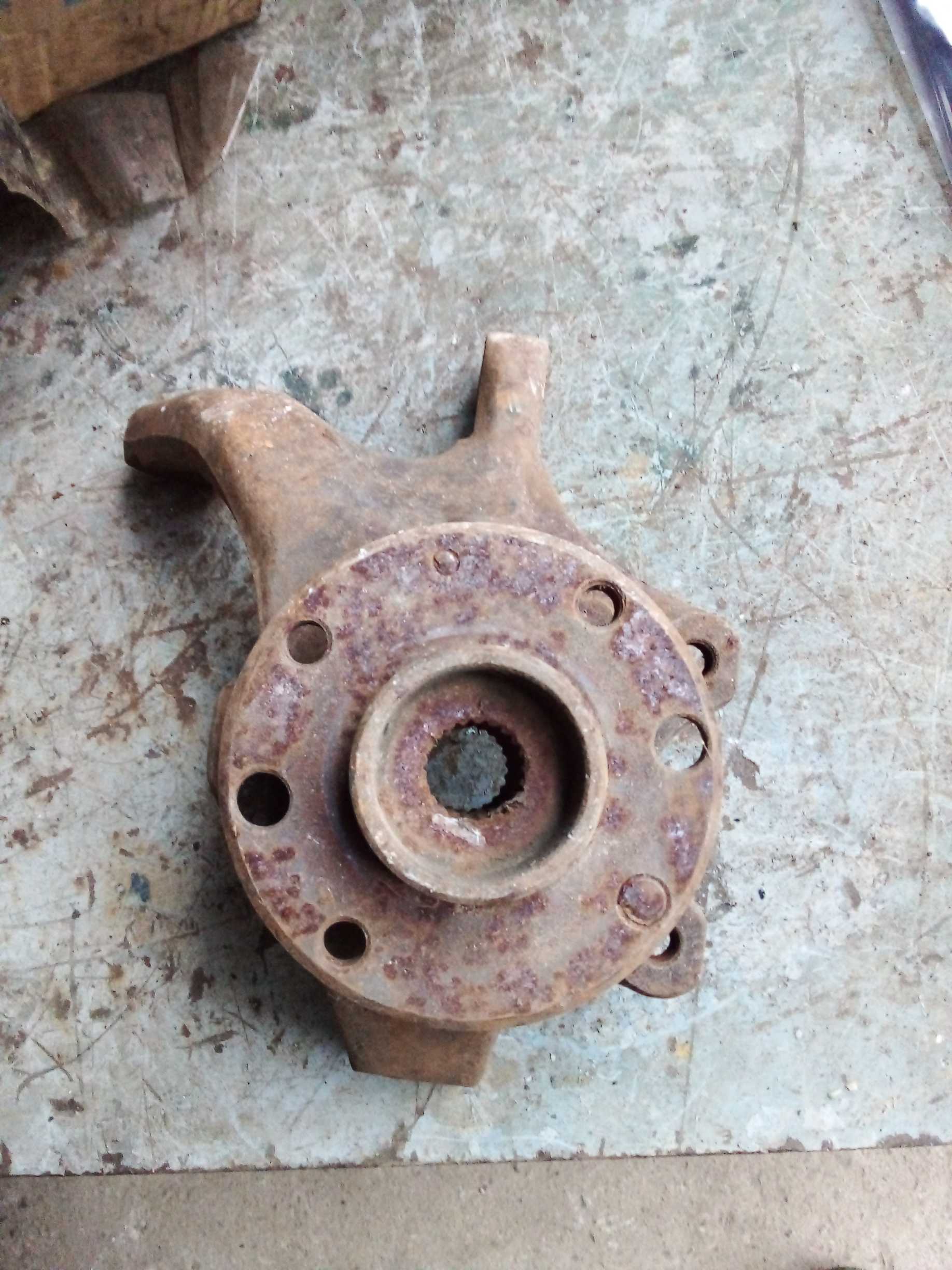 Cubo montante dianteiro direito Corsa 2005 2