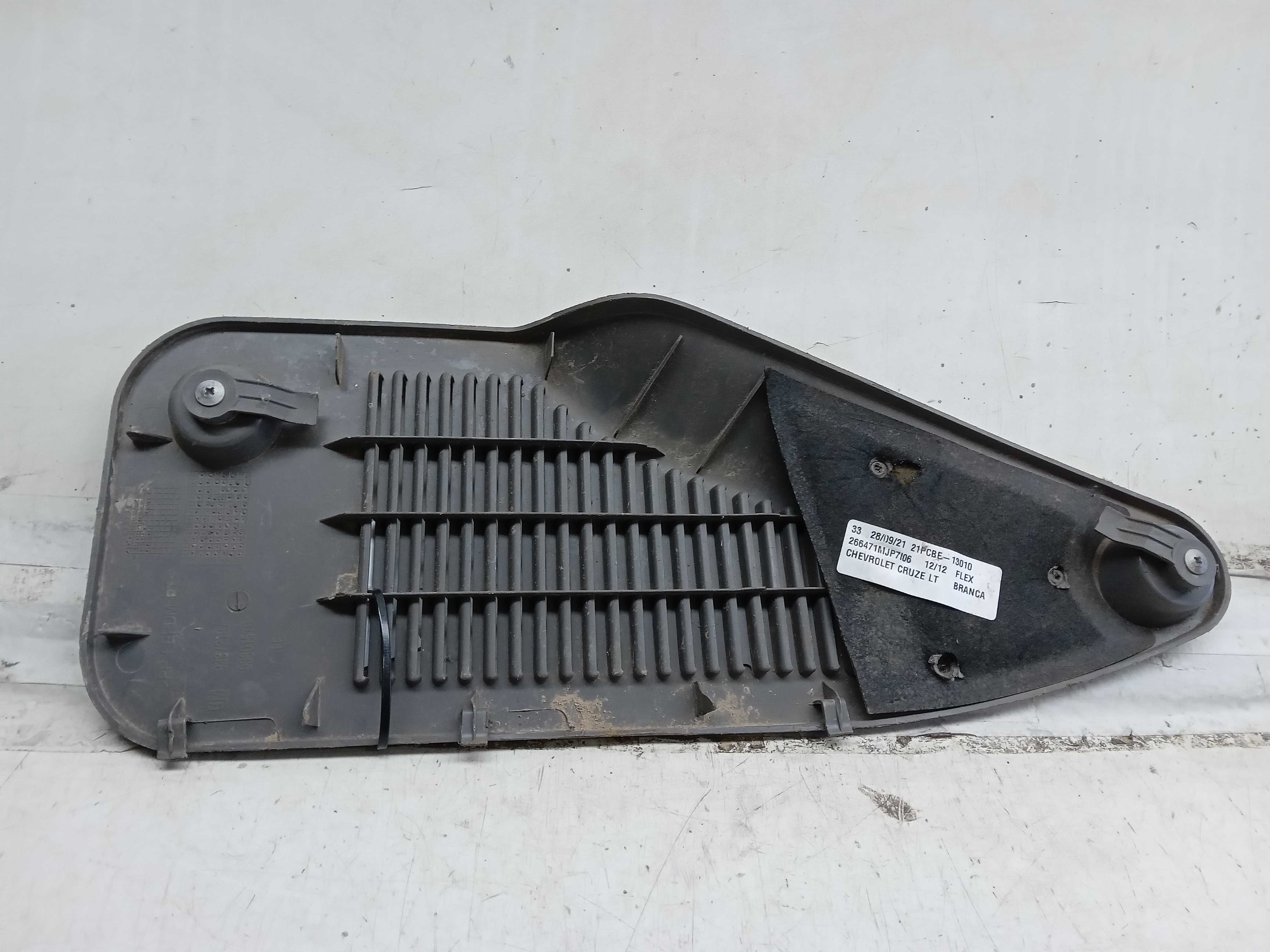 MOLDURA LATERAL TRASEIRA LE GM CRUZE 2012 2