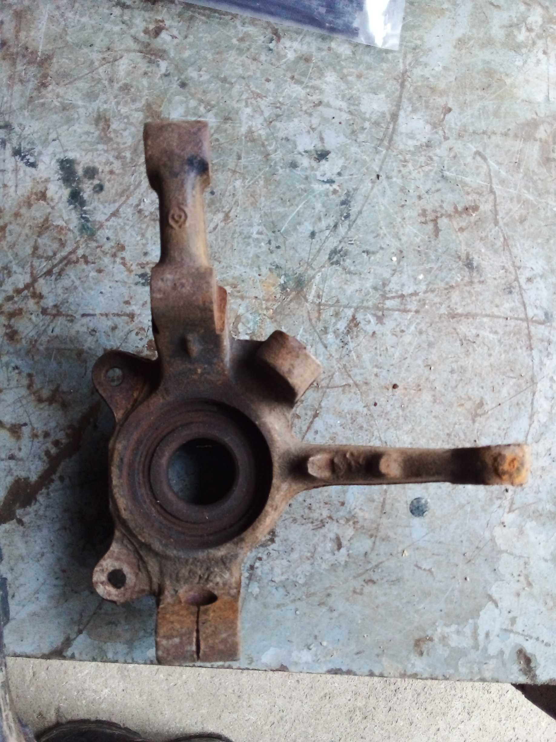 Cubo montante dianteiro direito Fiat Tipo 1995