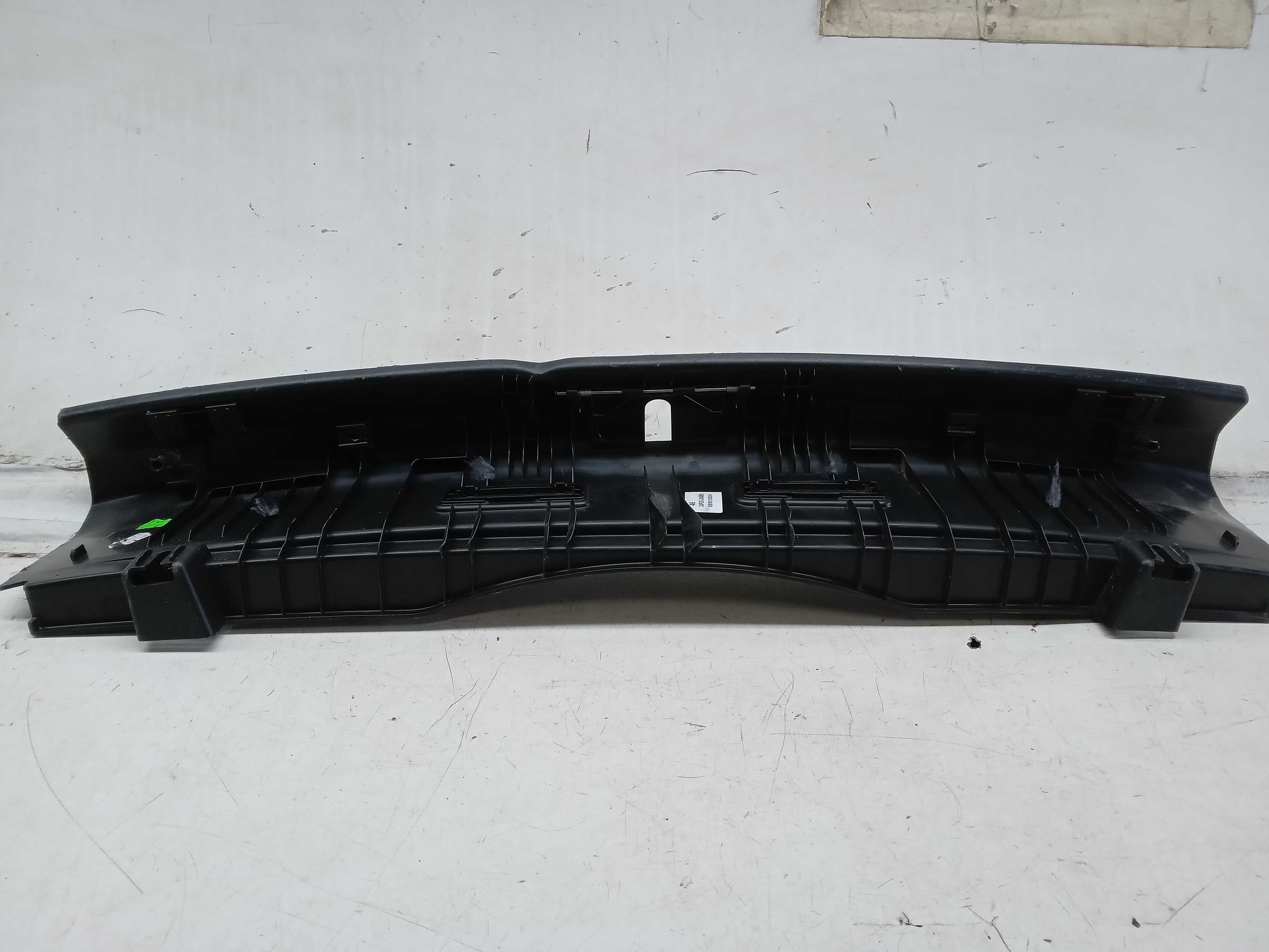 MOLDURA ACABAMENTO SOLEIRA PORTA MALA AUDI 2020