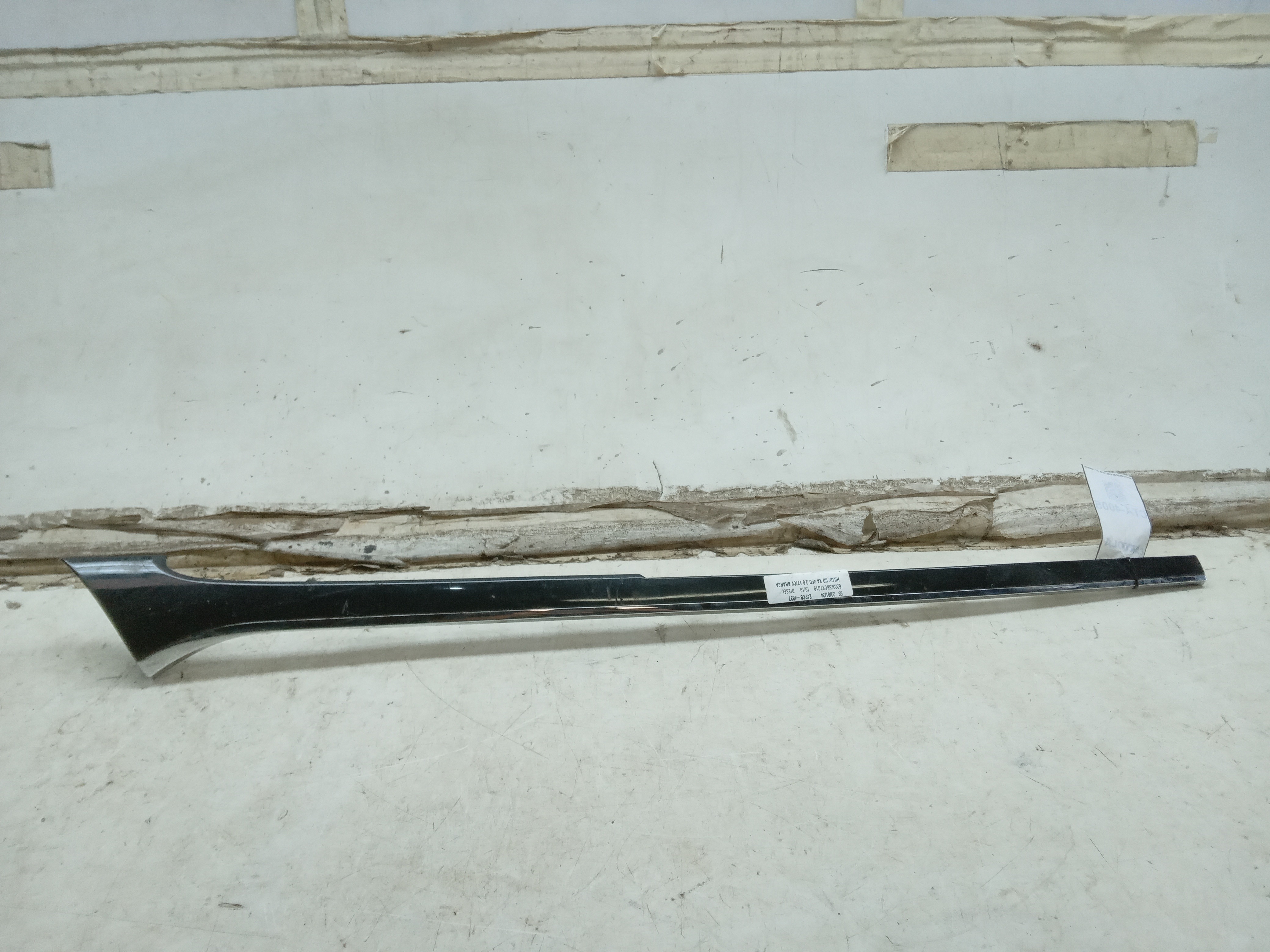MOLDURA ACABAMENTO FRISO PAINEL TOYOTA HILUX 2019 1