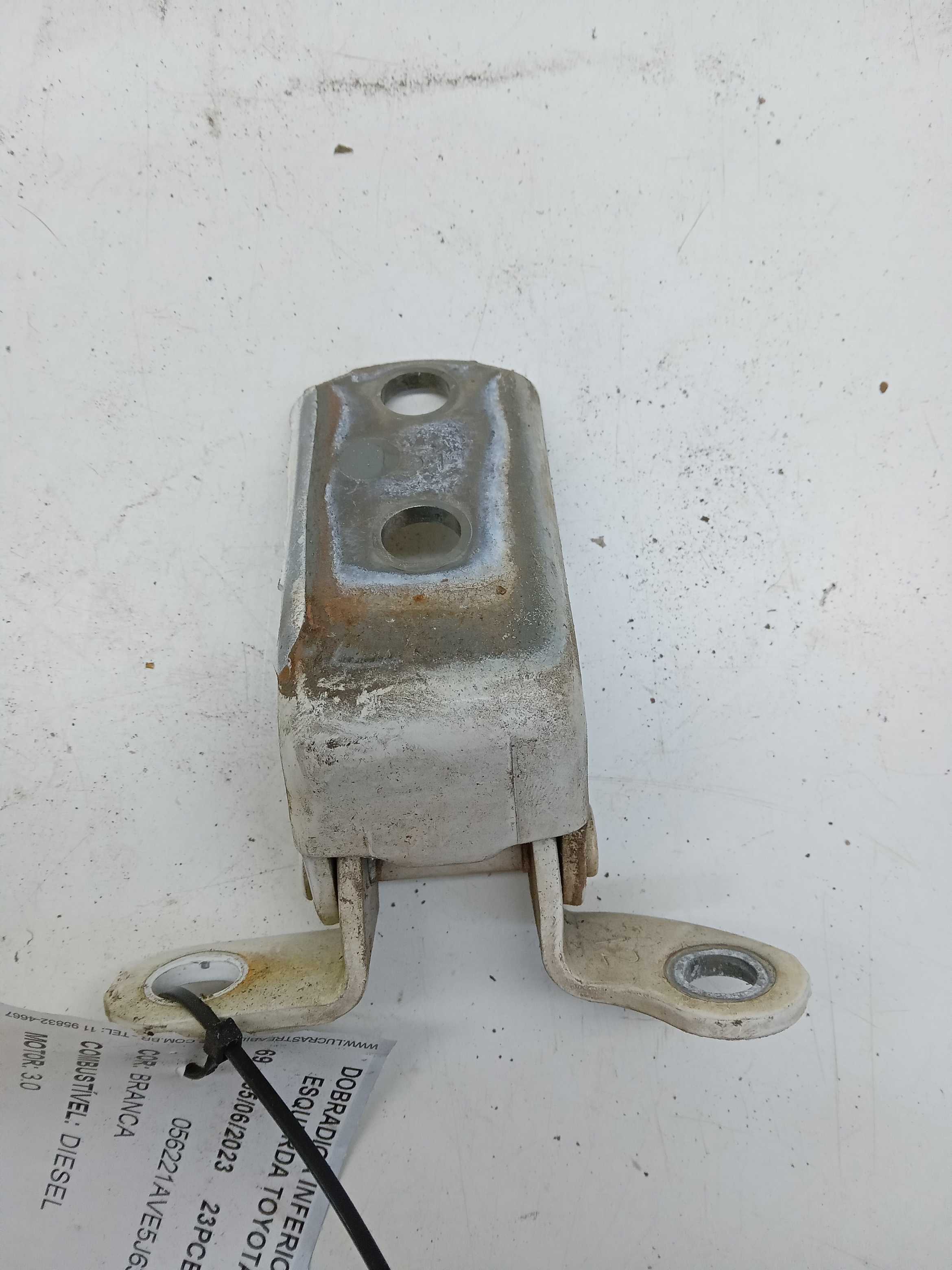 DOBRADIÇA INFERIOR PORTA TRASEIRA ESQUERDA TOYOTA HILUX SW4 2