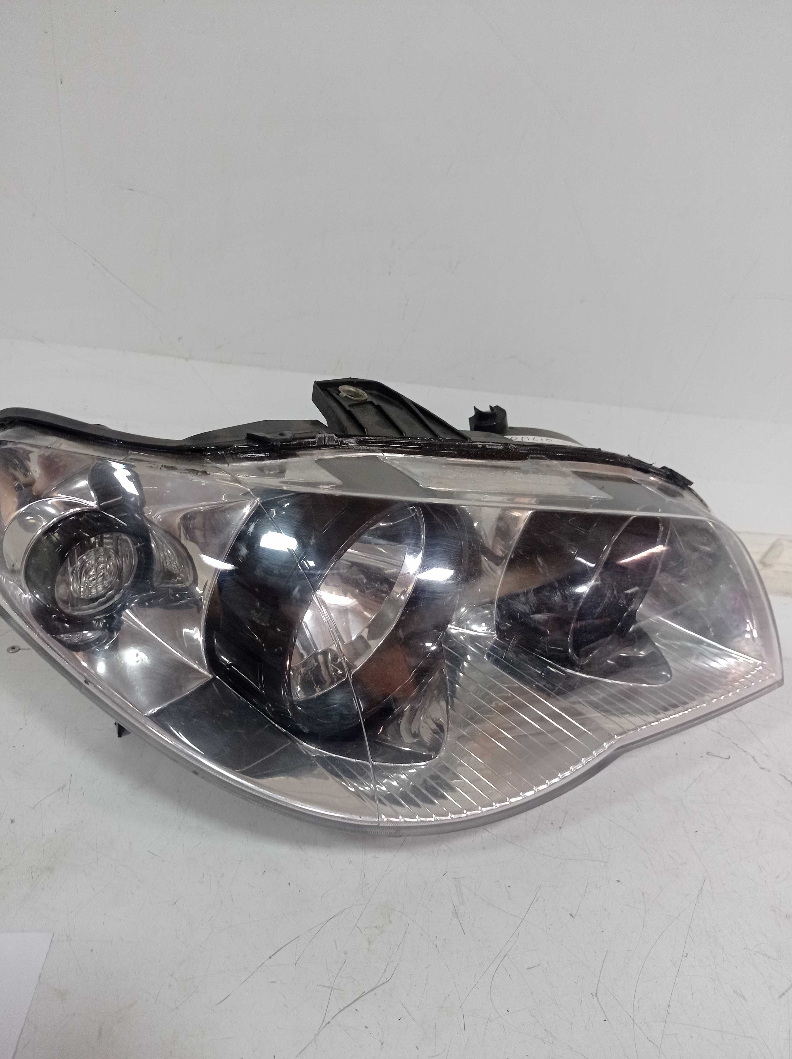 FAROL DIREITO FIAT PALIO SAPÃO 2005 RECUPERADO 2