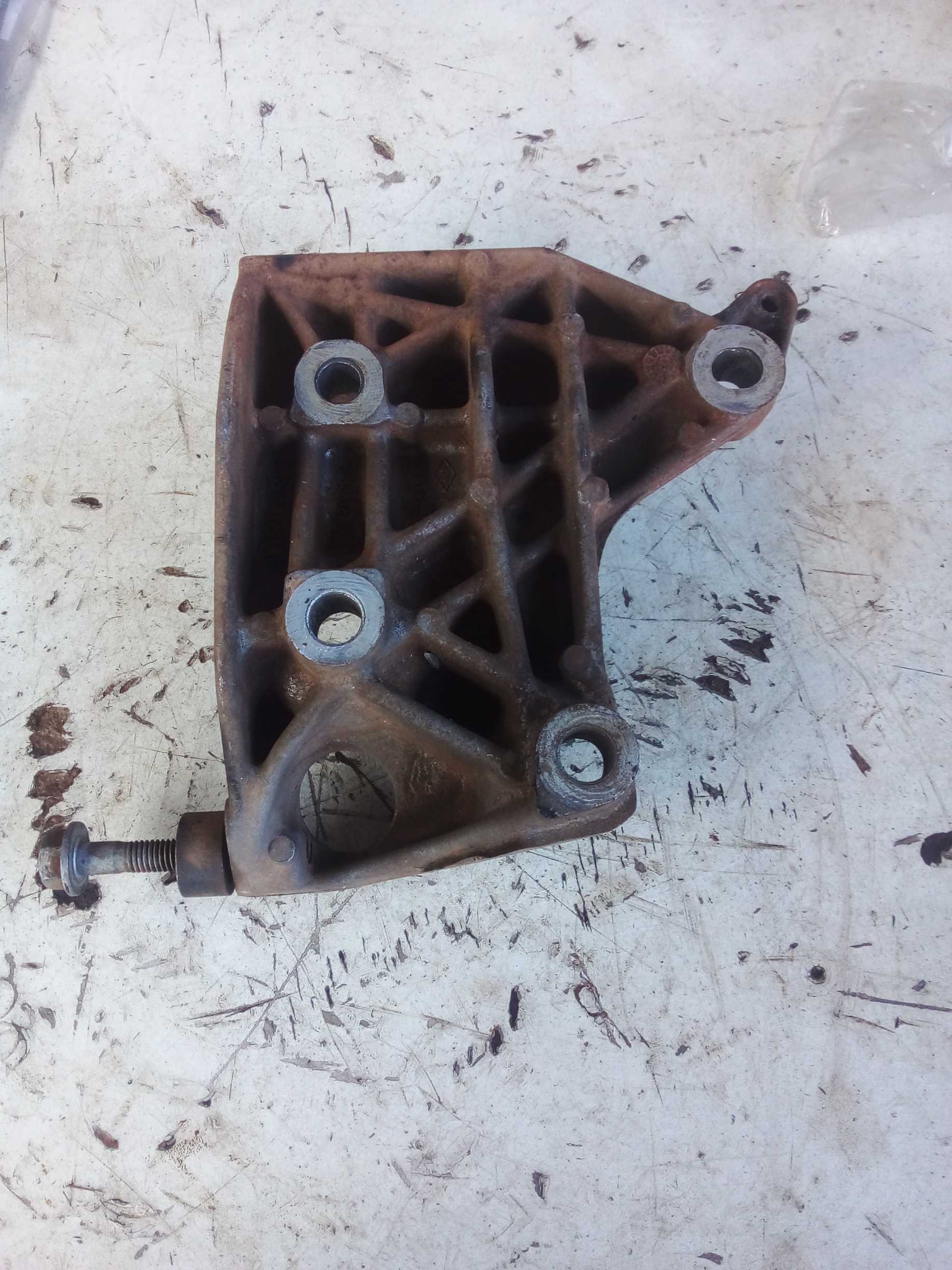 SUPORTE ALTERNADOR CLIO 1.0 2004 2